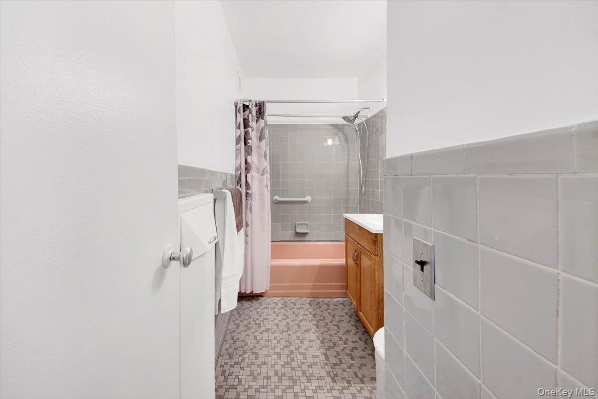 4320 E Van Cortlandt Park E # 5E, Bronx, NY 10470