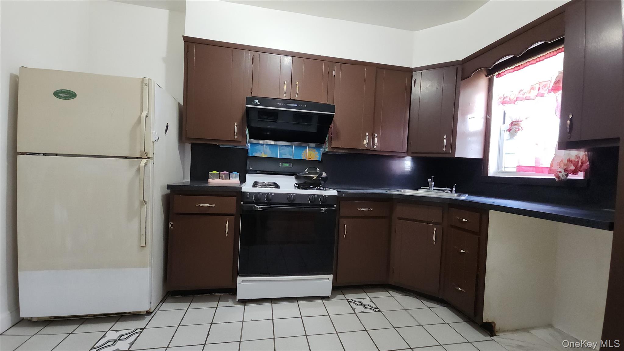 5434 83rd Street, Elmhurst, NY 11373