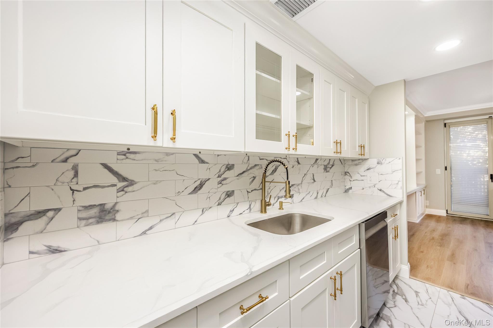 100 Hilton Avenue # M27, Garden City, NY 11530