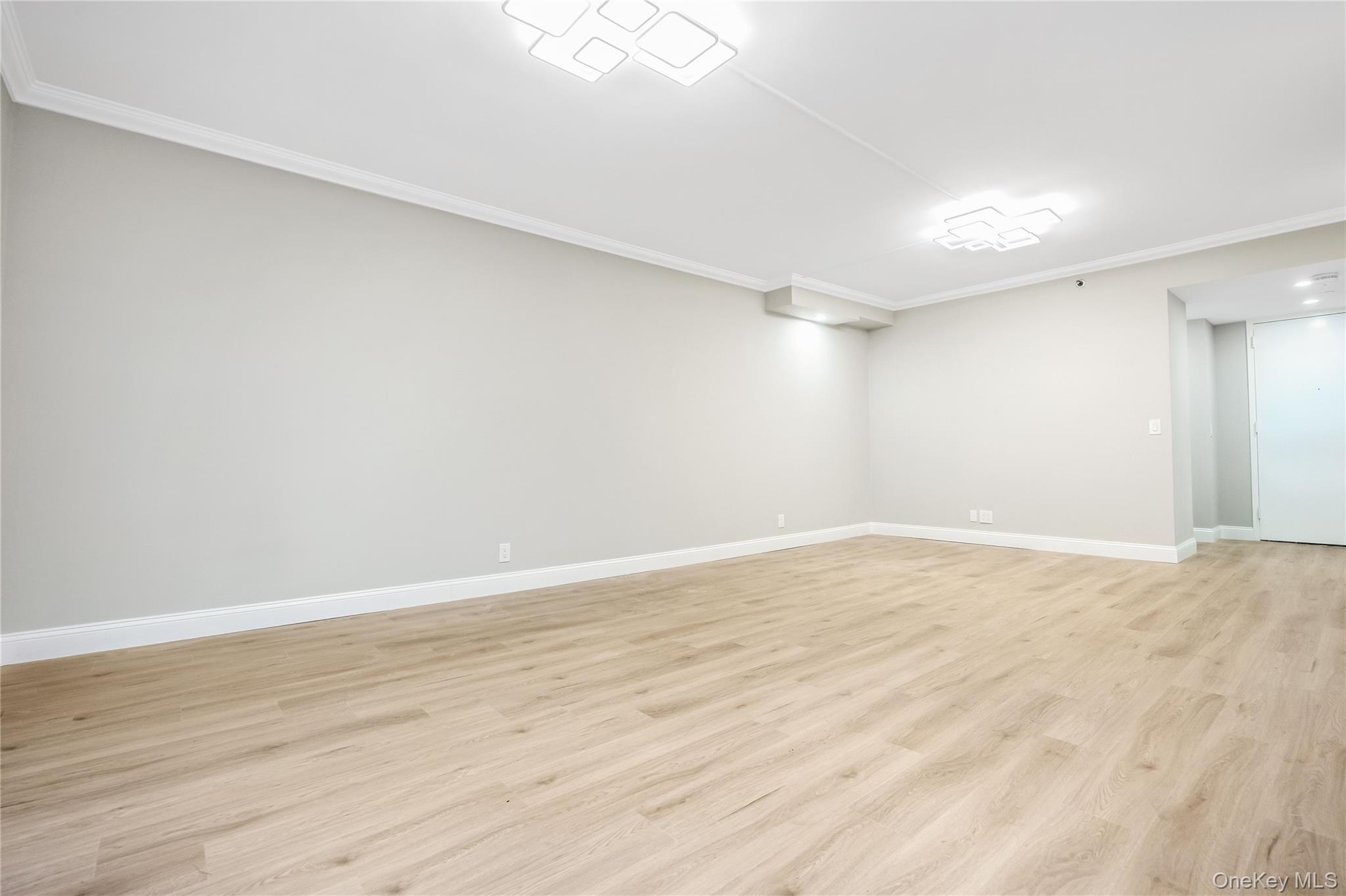 100 Hilton Avenue # M27, Garden City, NY 11530