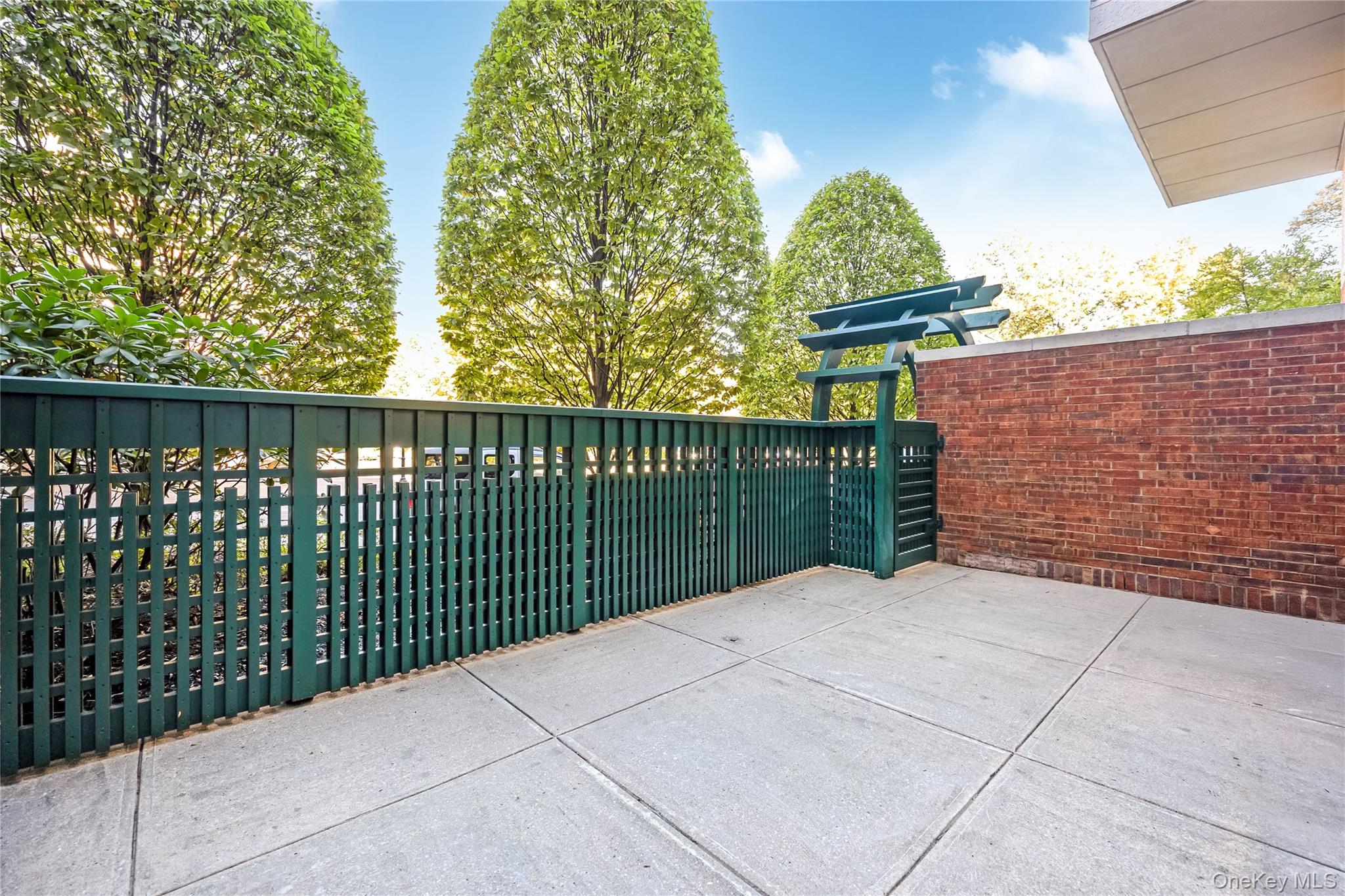 100 Hilton Avenue # M27, Garden City, NY 11530