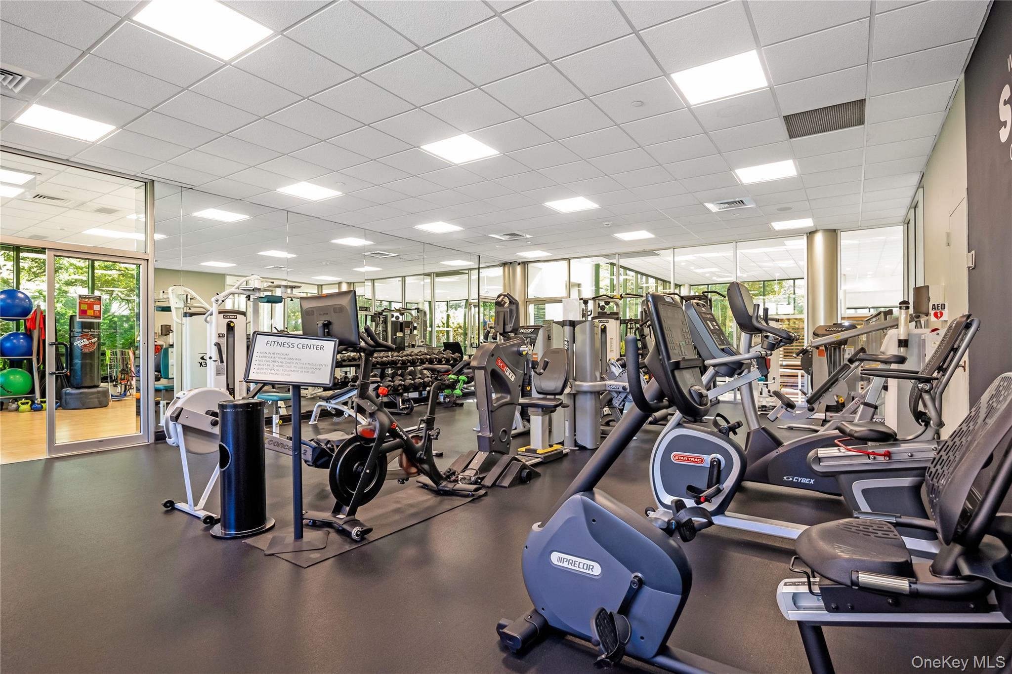 100 Hilton Avenue # M27, Garden City, NY 11530