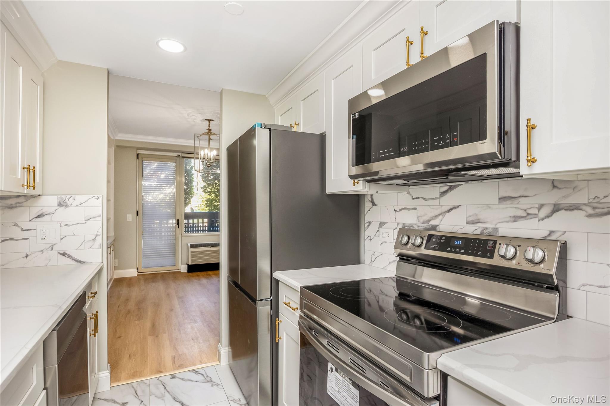 100 Hilton Avenue # M27, Garden City, NY 11530