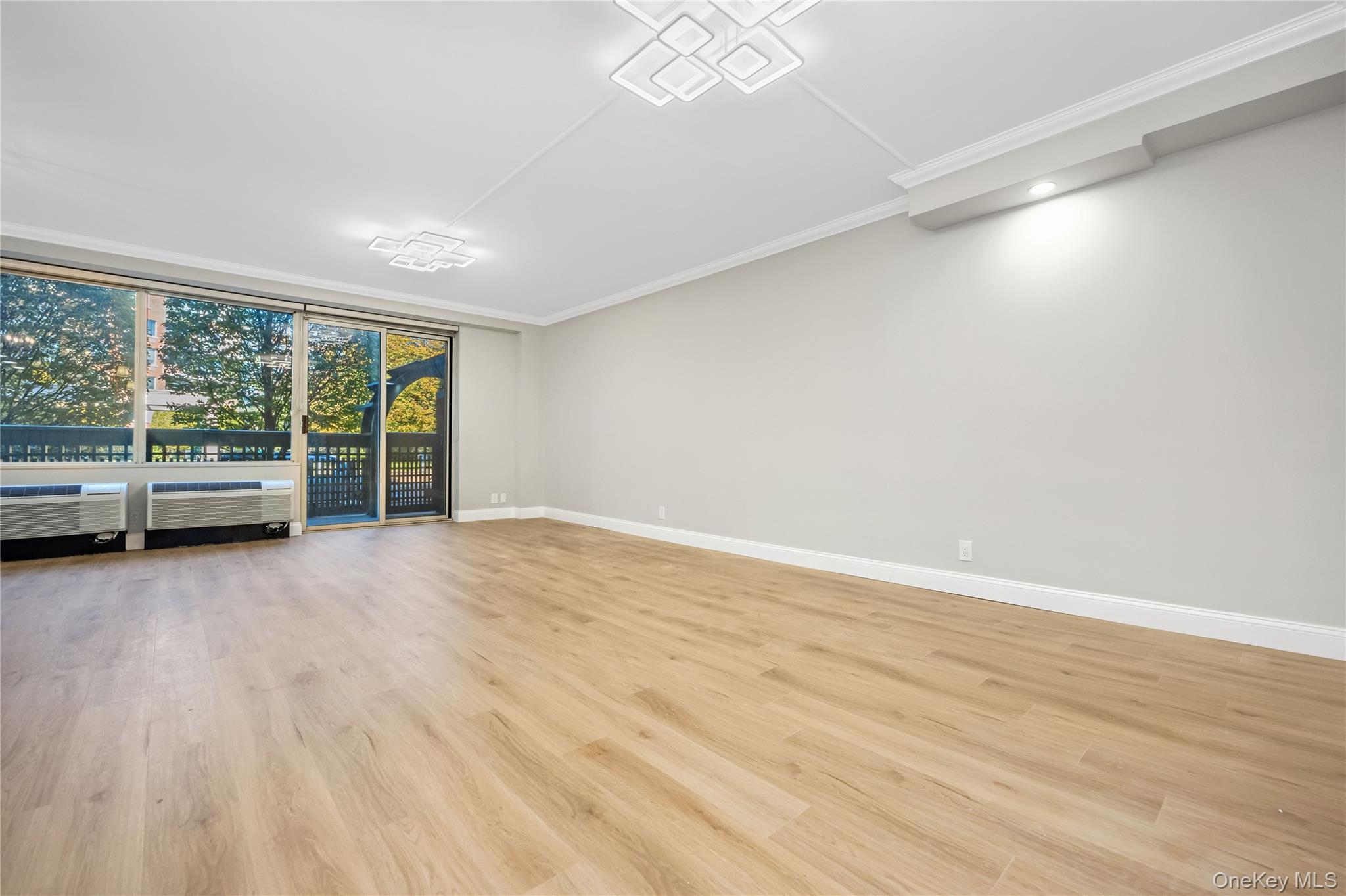 100 Hilton Avenue # M27, Garden City, NY 11530