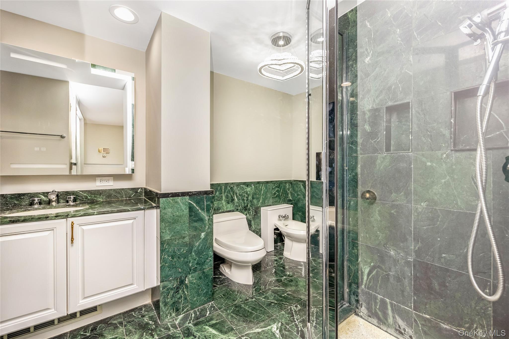 100 Hilton Avenue # M27, Garden City, NY 11530