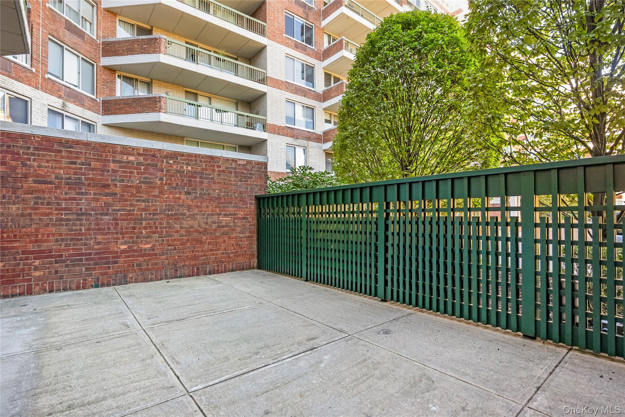 100 Hilton Avenue # M27, Garden City, NY 11530