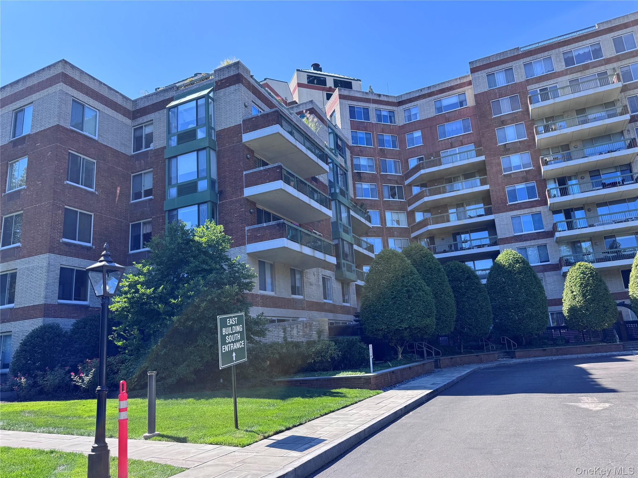 100 Hilton Avenue # M27, Garden City, NY 11530
