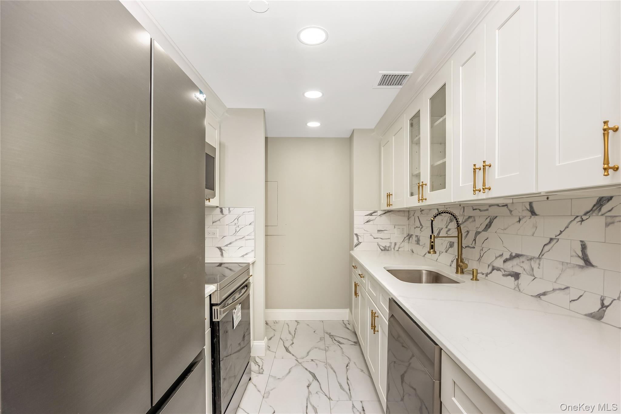 100 Hilton Avenue # M27, Garden City, NY 11530