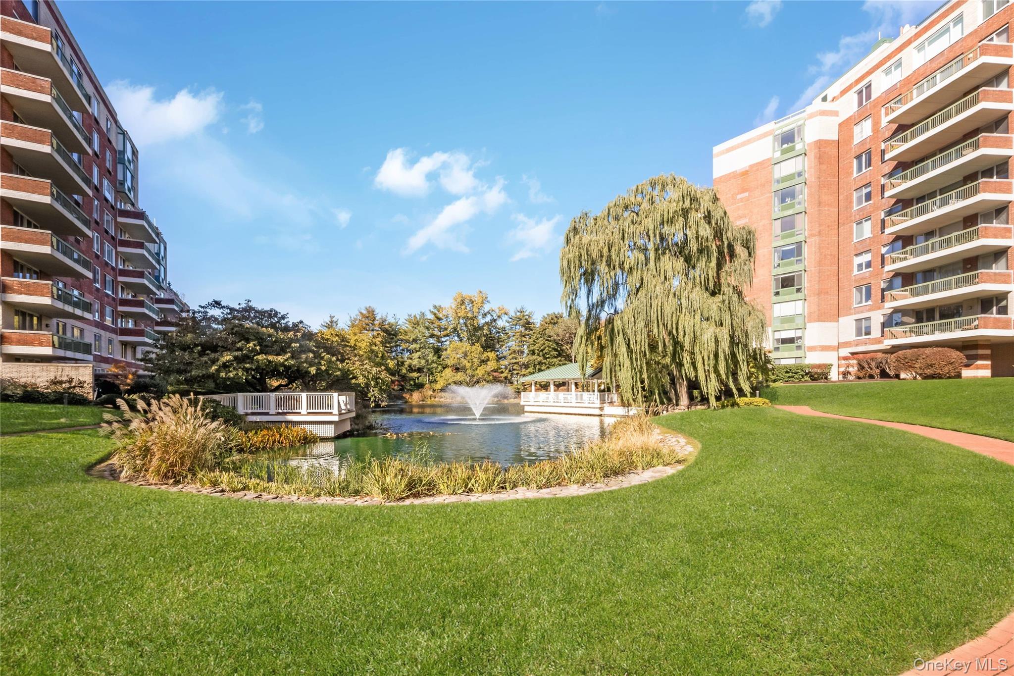 100 Hilton Avenue # M27, Garden City, NY 11530