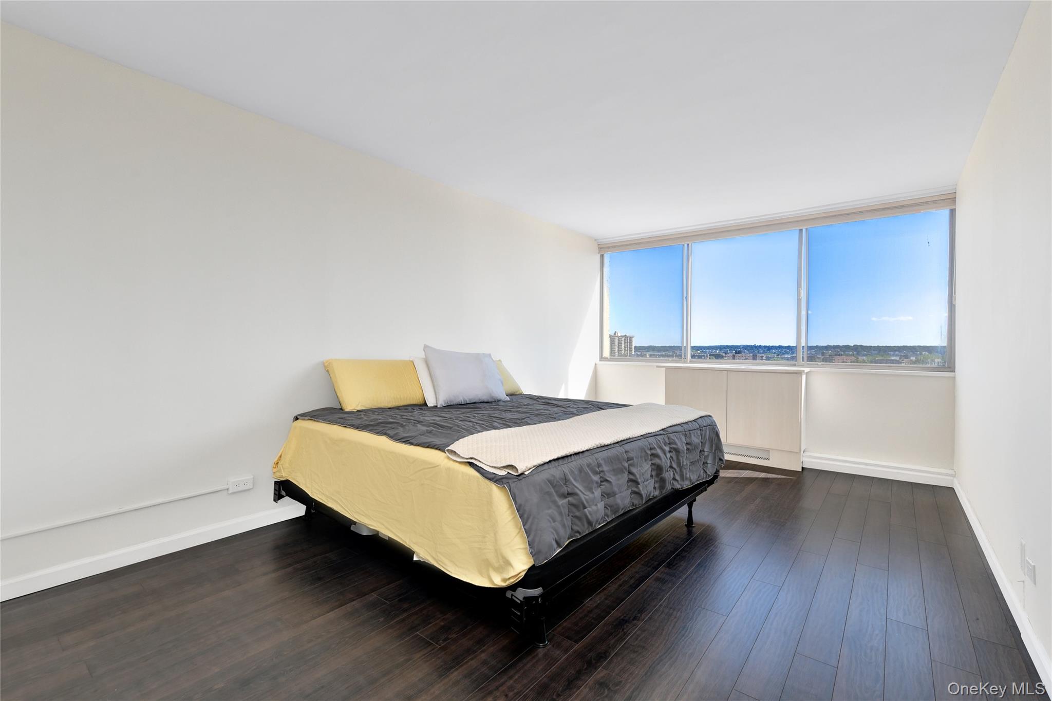 2 Bay Club Drive # 7X, Bayside, NY 11360