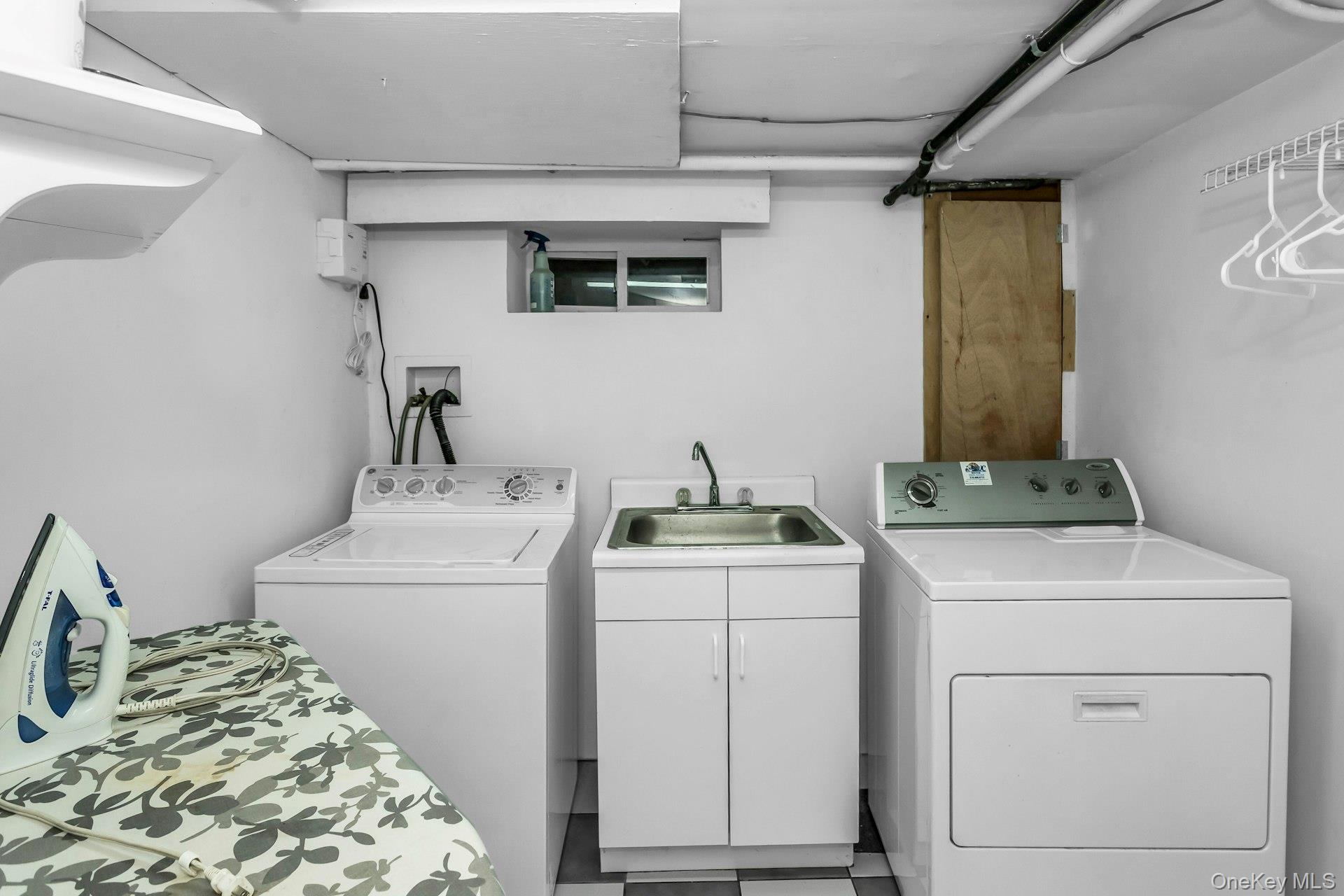 30 Azalea Court, Plainview, NY 11803