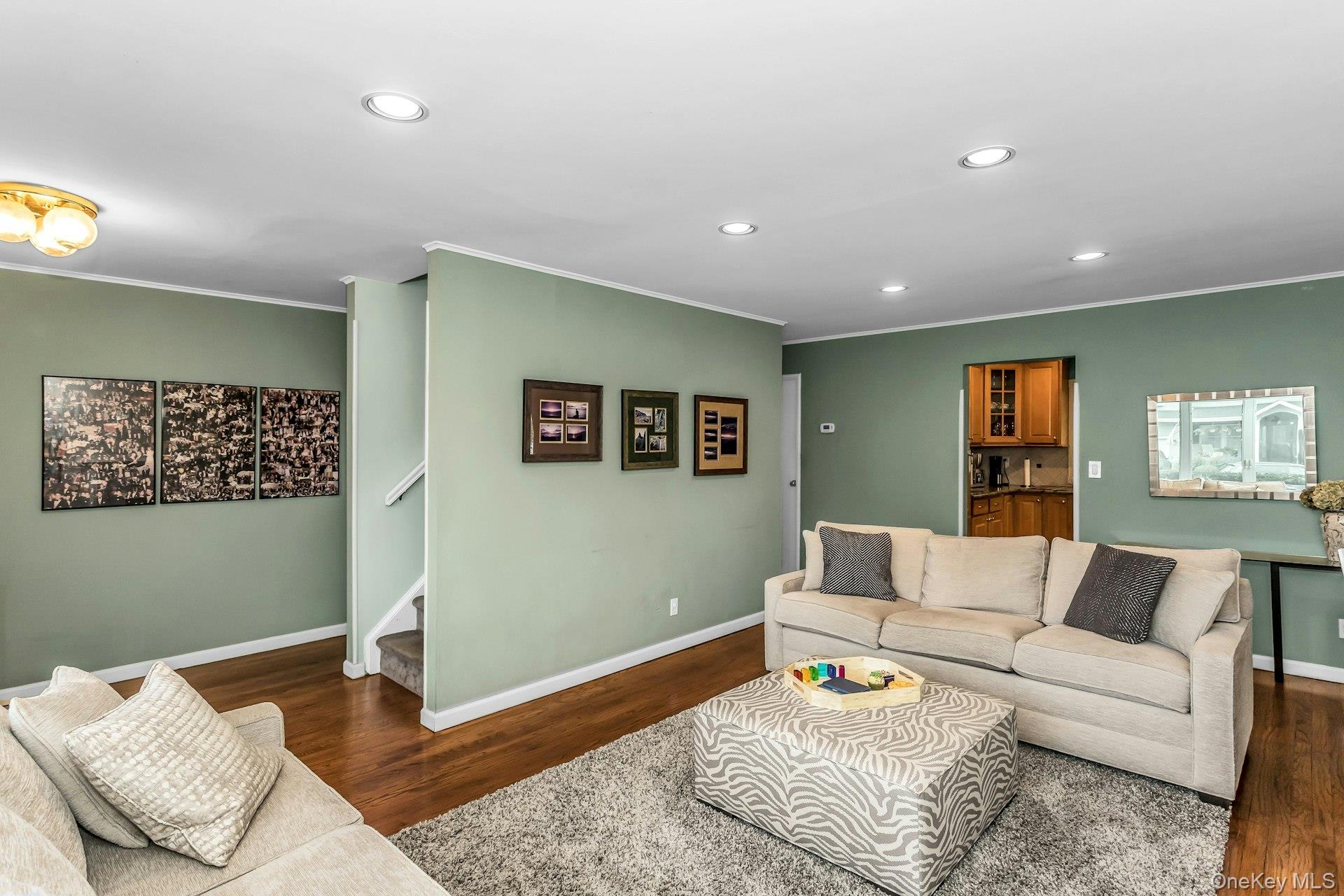 30 Azalea Court, Plainview, NY 11803