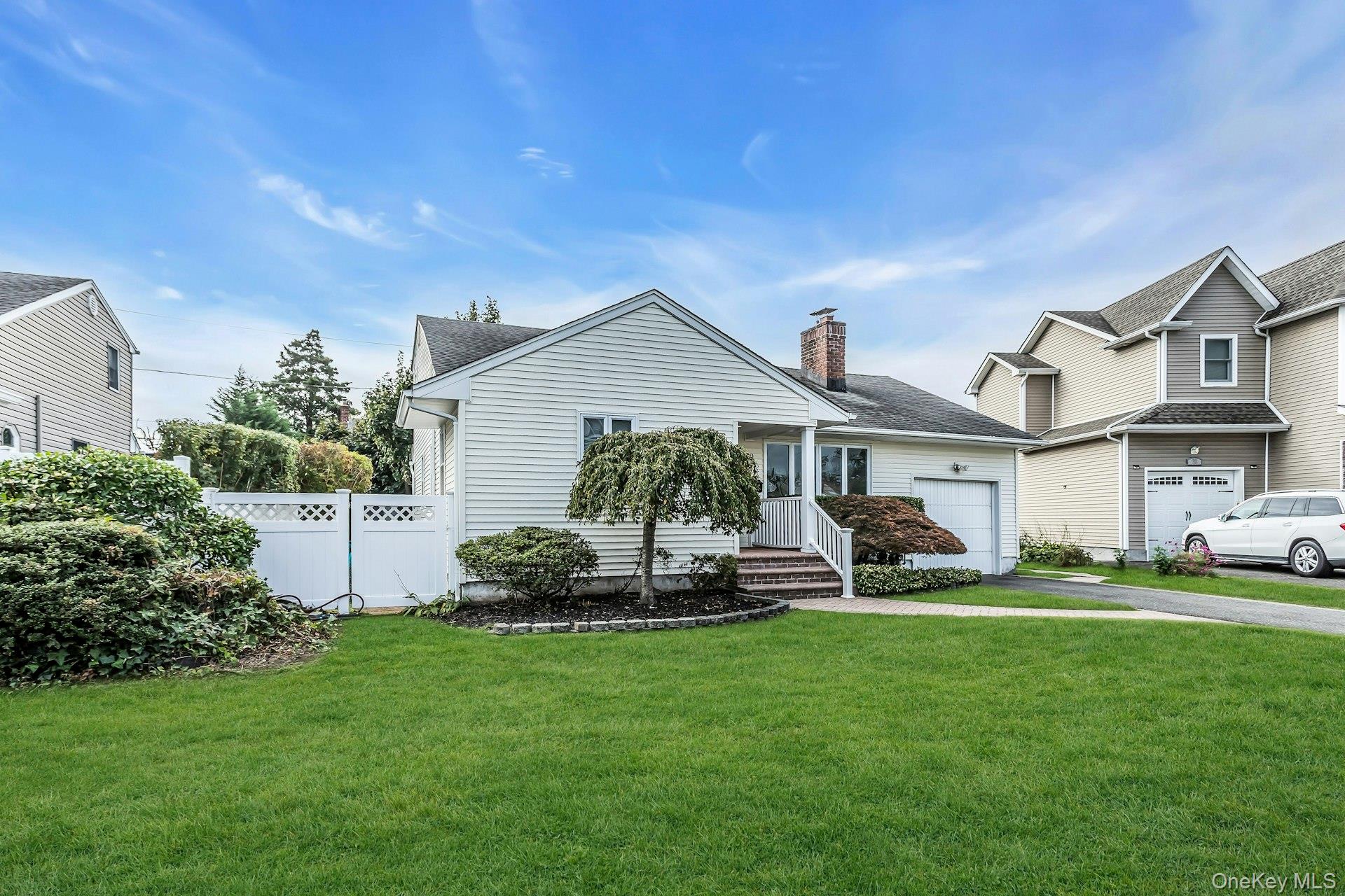 30 Azalea Court, Plainview, NY 11803