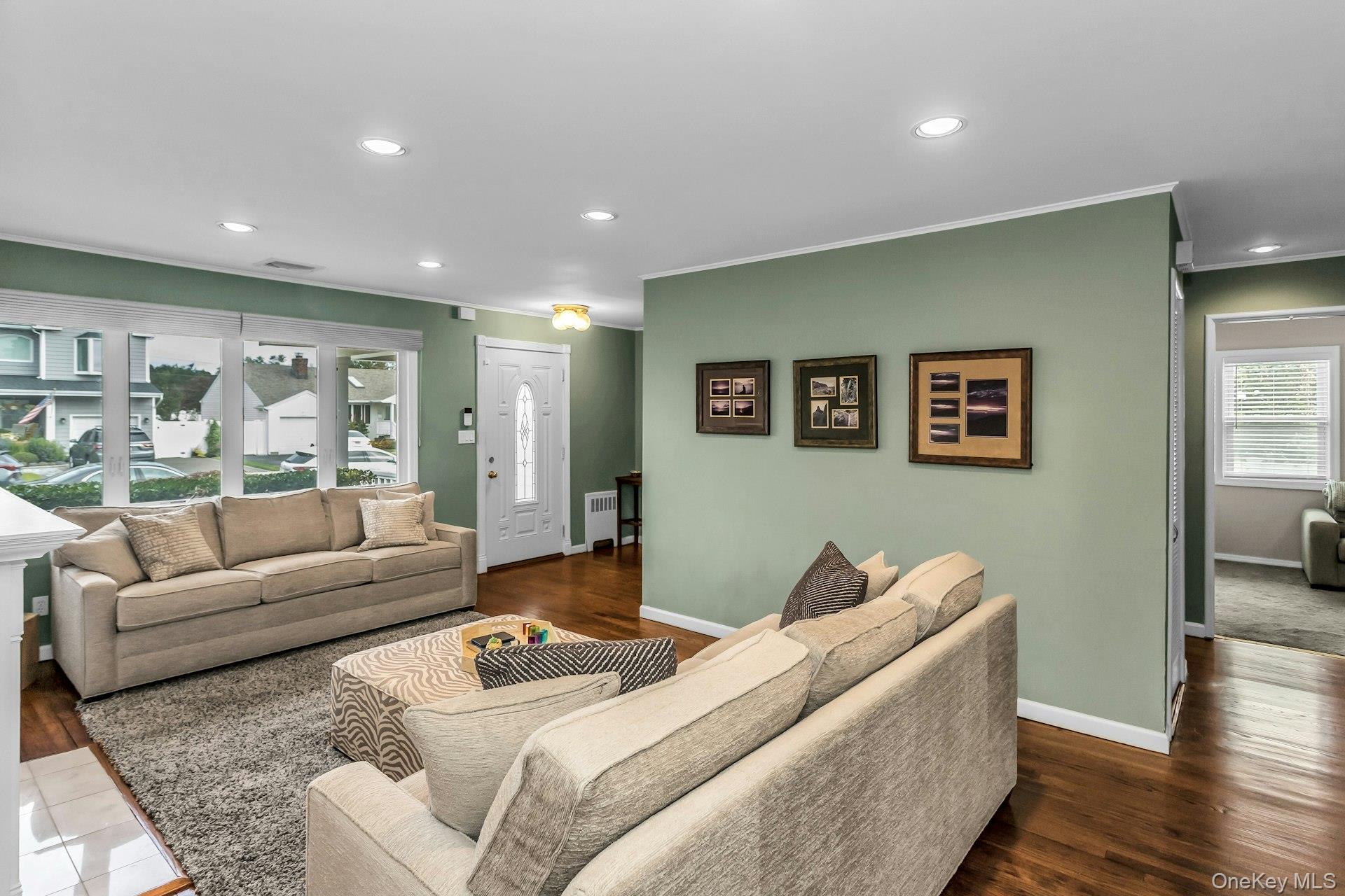 30 Azalea Court, Plainview, NY 11803