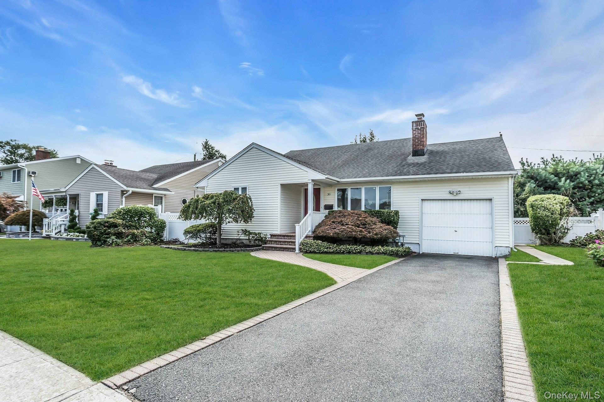 30 Azalea Court, Plainview, NY 11803