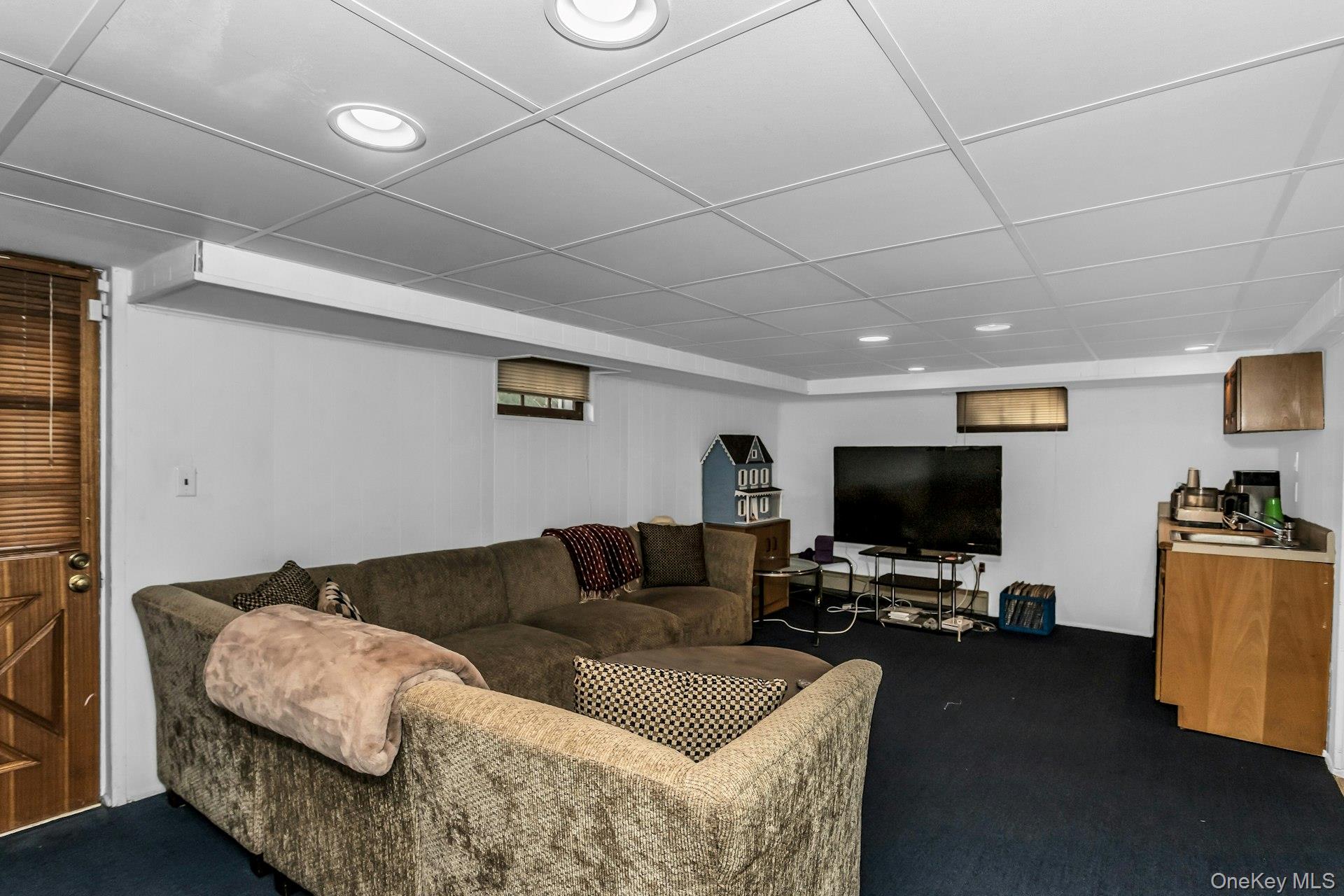 30 Azalea Court, Plainview, NY 11803