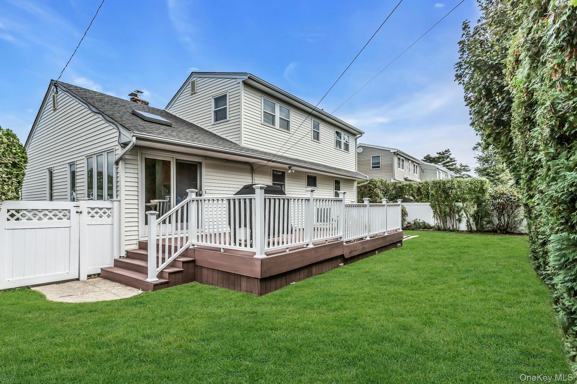 30 Azalea Court, Plainview, NY 11803