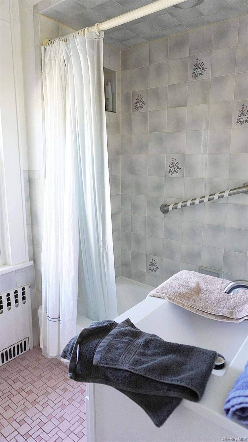 20 Pelhamside Drive, New Rochelle, NY 10801