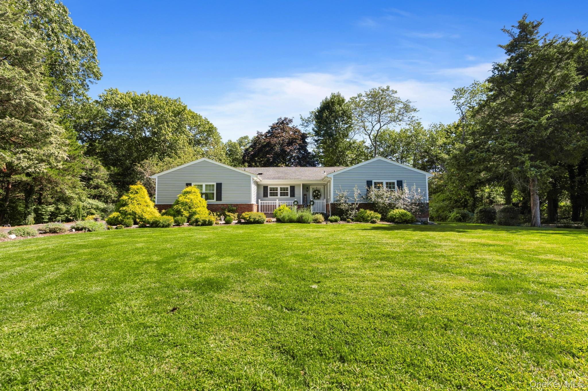 9 Piper Court, Saint James, NY 11780