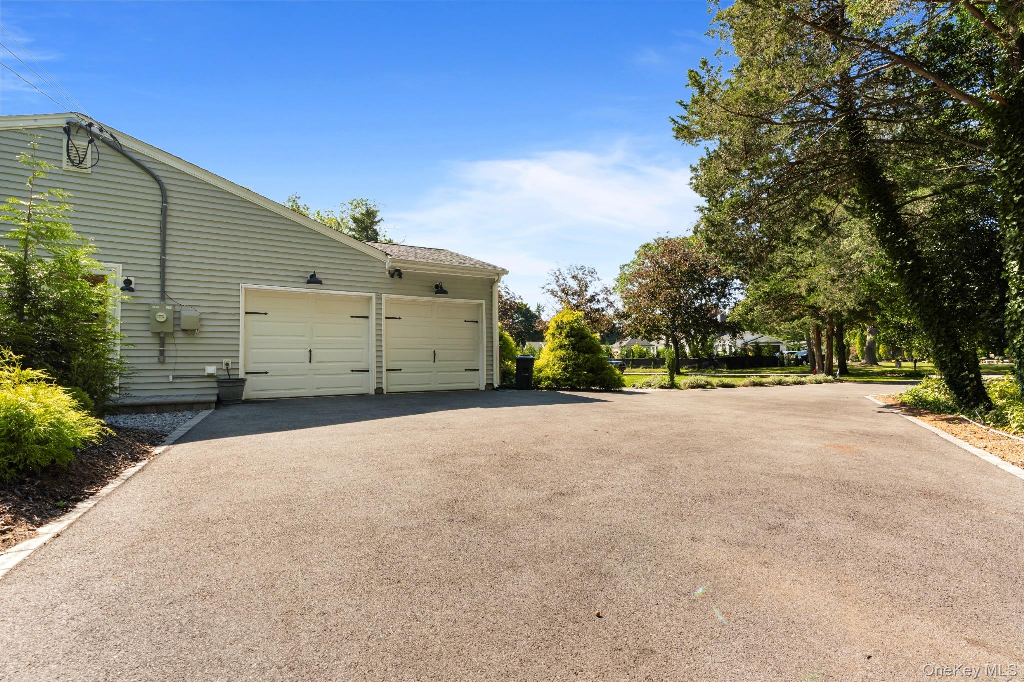 9 Piper Court, Saint James, NY 11780