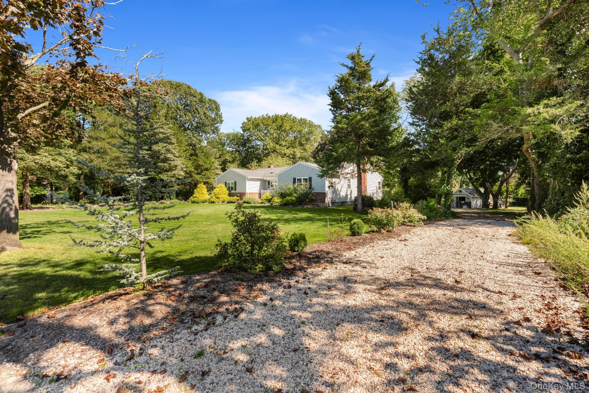 9 Piper Court, Saint James, NY 11780