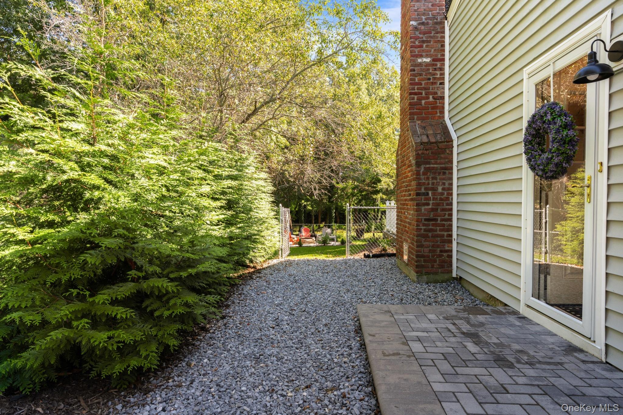 9 Piper Court, Saint James, NY 11780