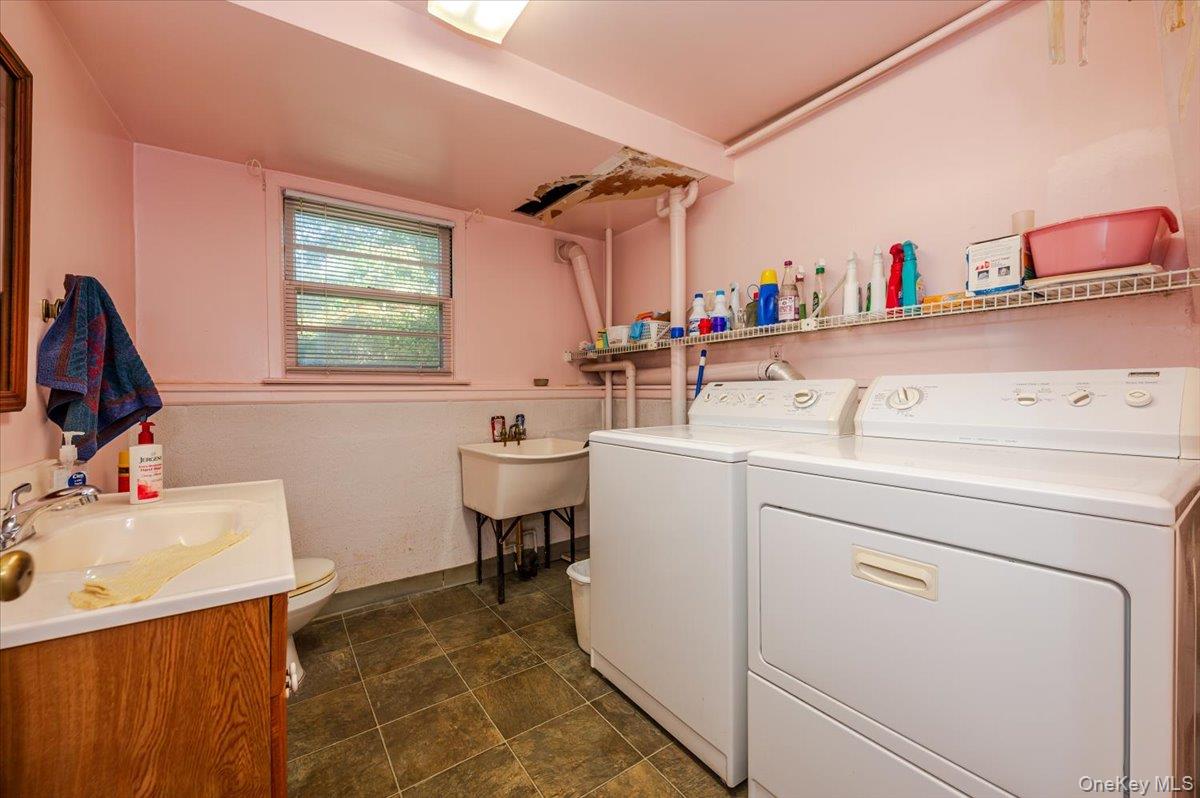 6 Wheeler Drive, Huntington Station, NY 11746