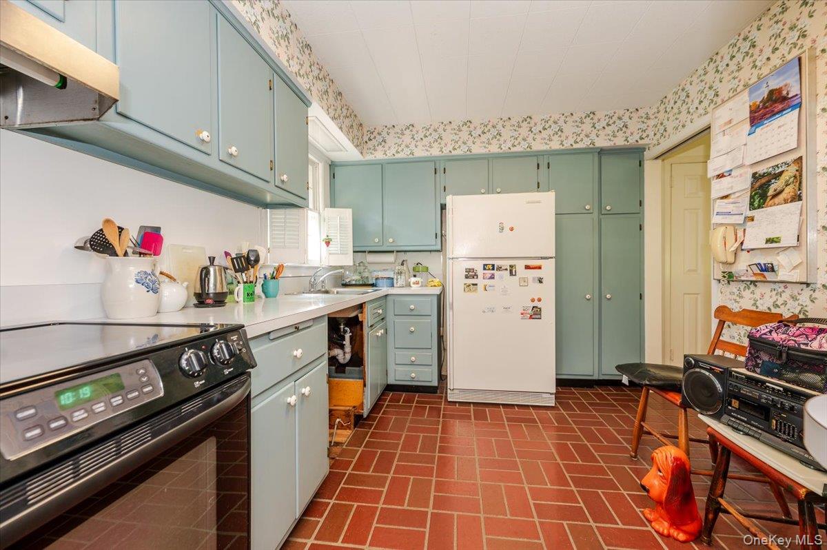 6 Wheeler Drive, Huntington Station, NY 11746