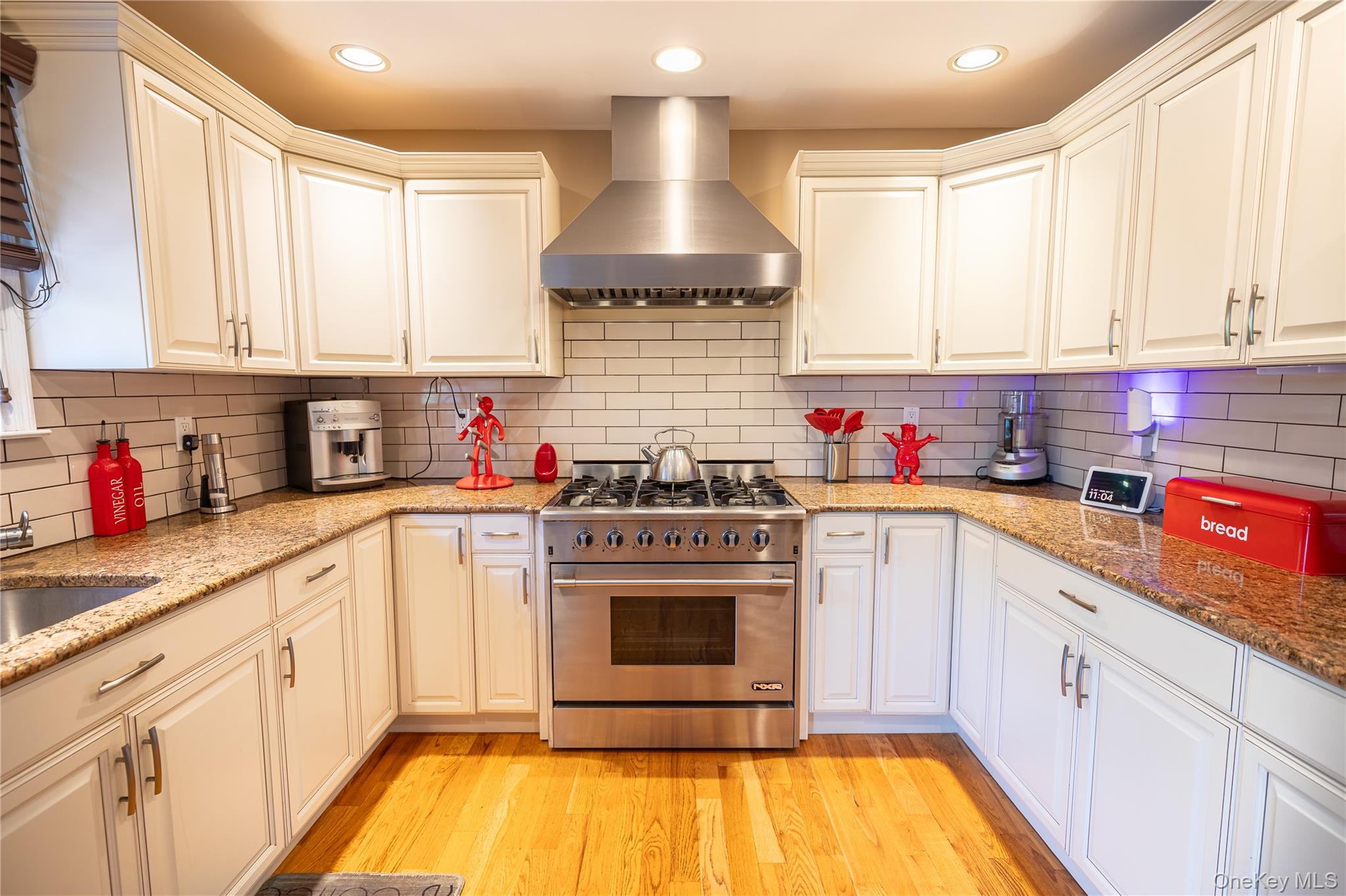 26 Kearney Avenue, Bethpage, NY 11714