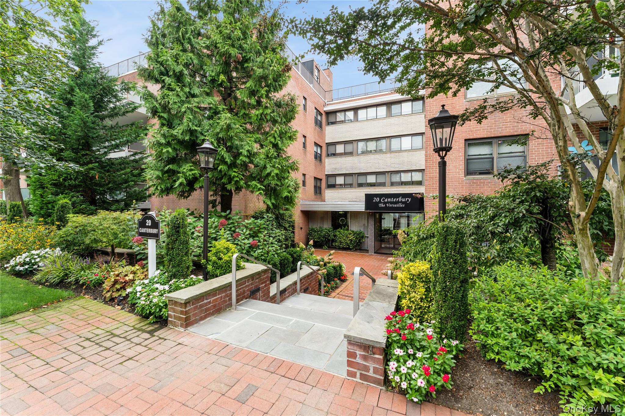 20 Canterbury Road # 2F, Great Neck, NY 11021