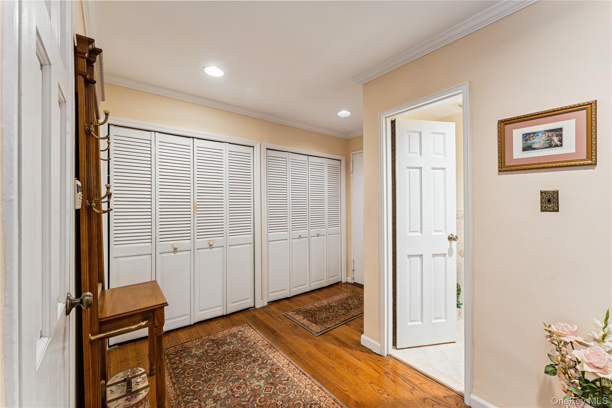 20 Canterbury Road # 2F, Great Neck, NY 11021