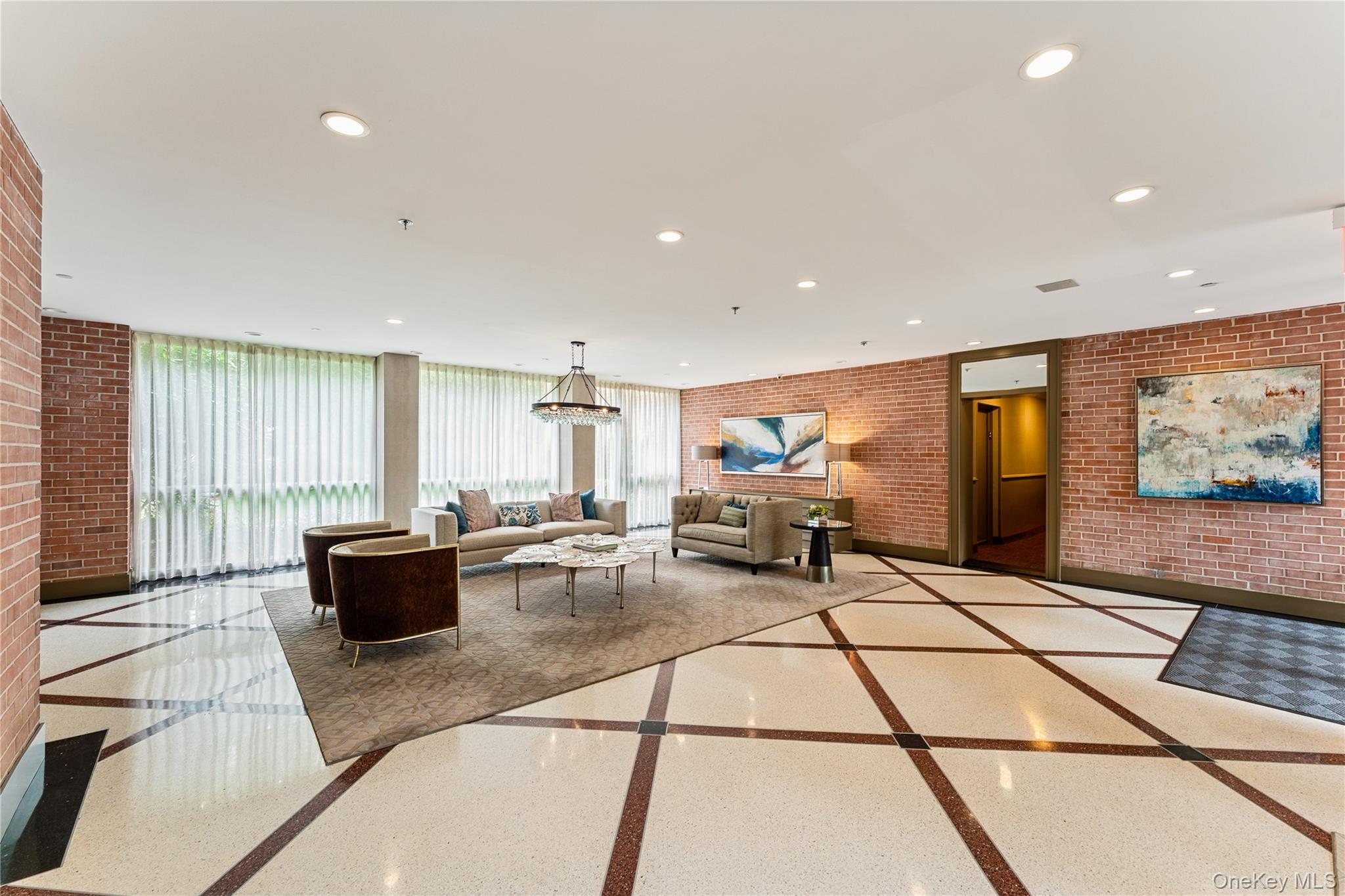 20 Canterbury Road # 2F, Great Neck, NY 11021