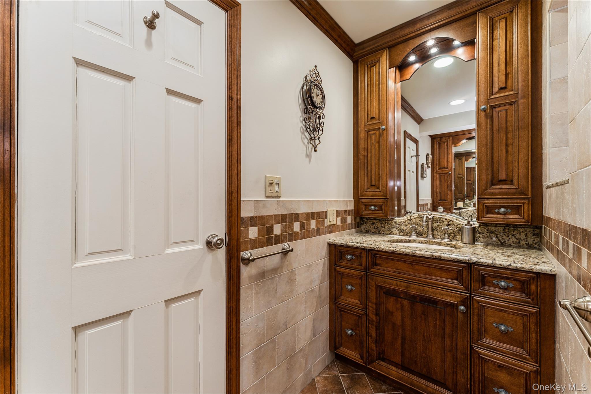 20 Canterbury Road # 2F, Great Neck, NY 11021