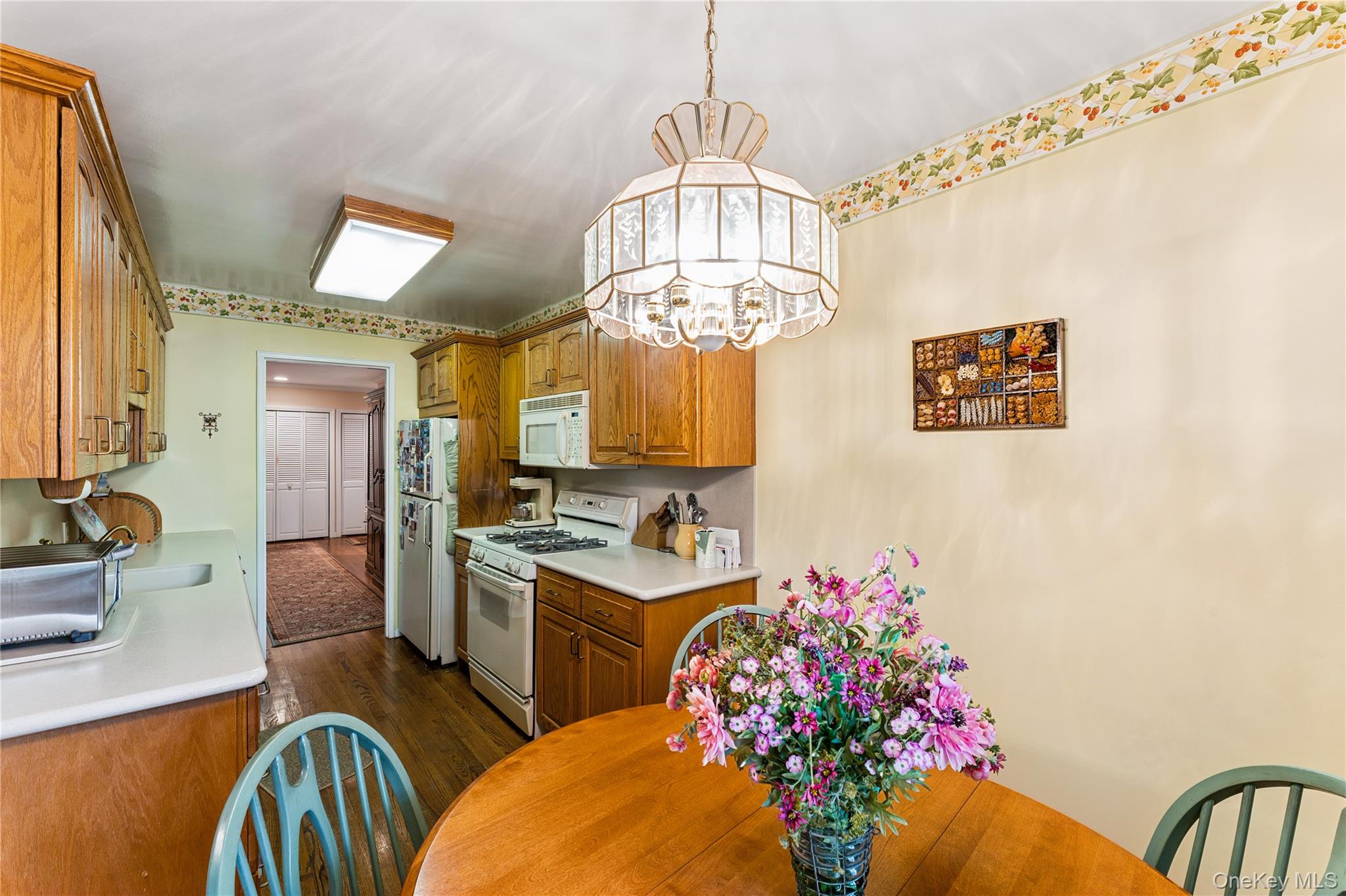 20 Canterbury Road # 2F, Great Neck, NY 11021