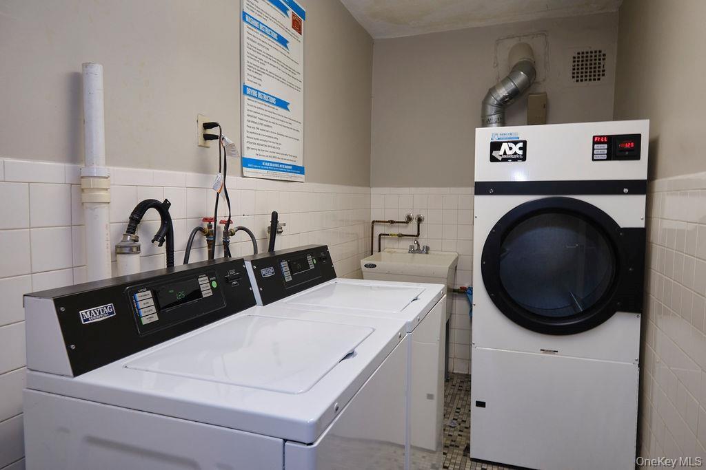 20 Canterbury Road # 2F, Great Neck, NY 11021