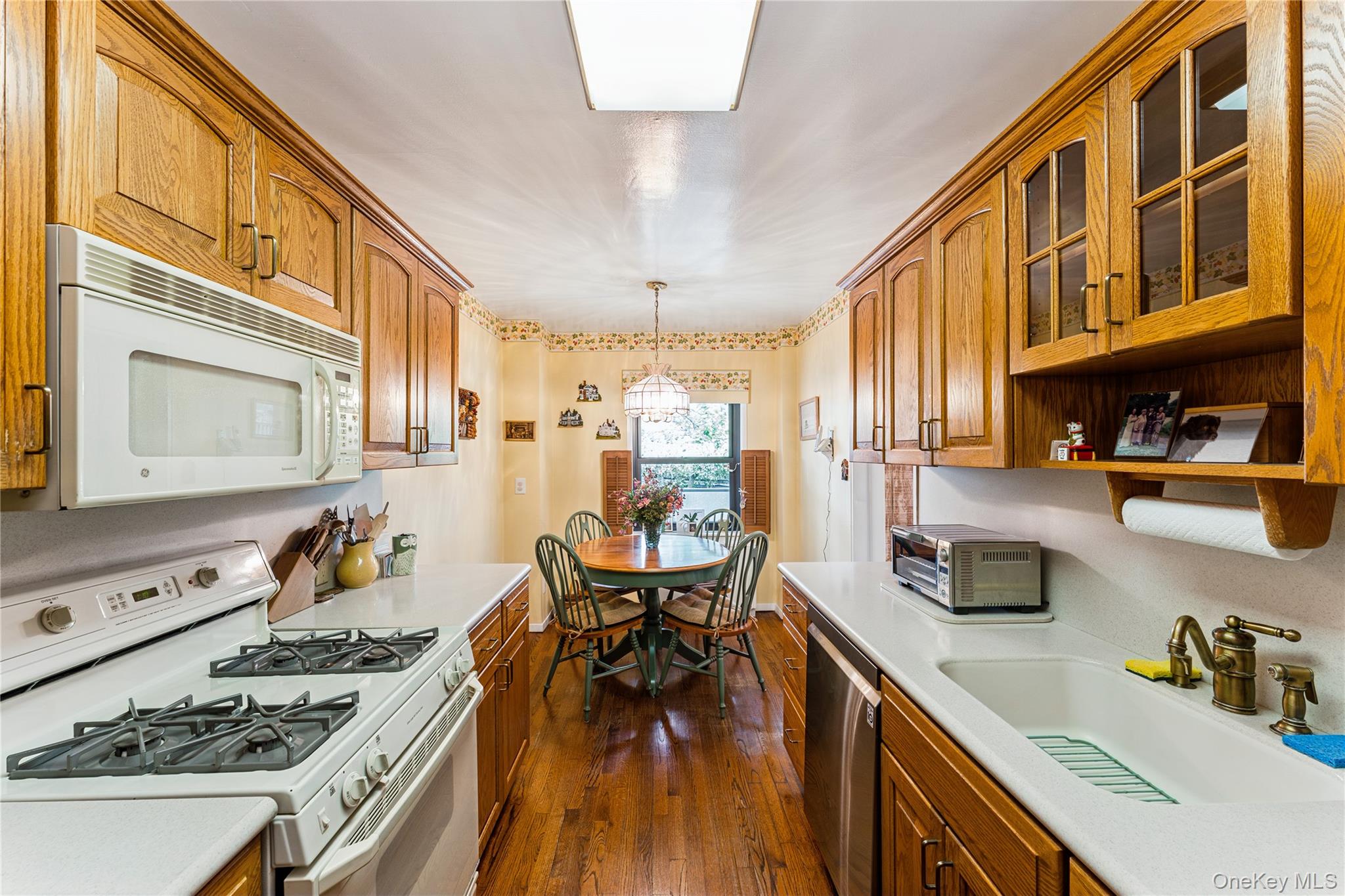 20 Canterbury Road # 2F, Great Neck, NY 11021