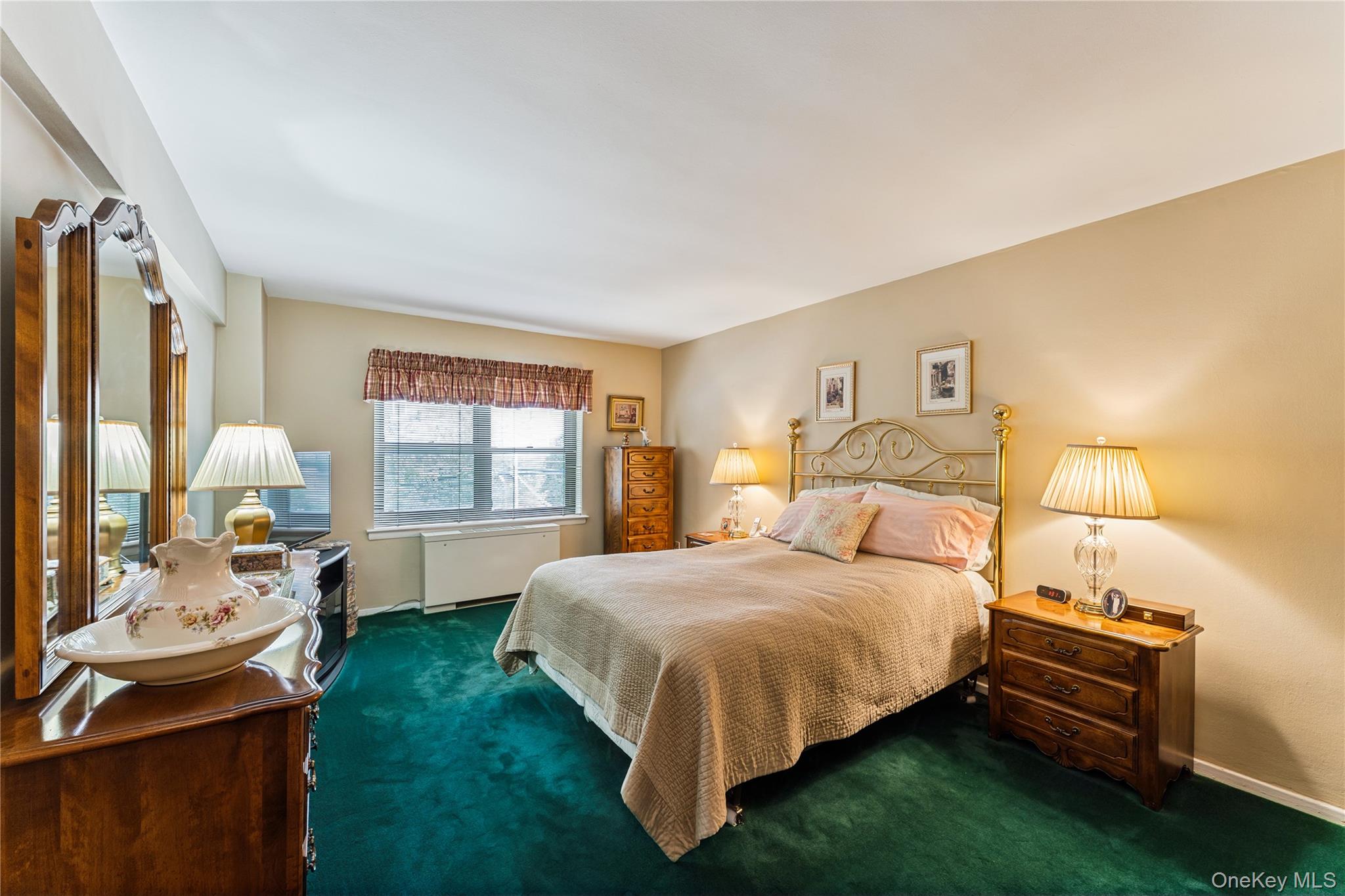 20 Canterbury Road # 2F, Great Neck, NY 11021