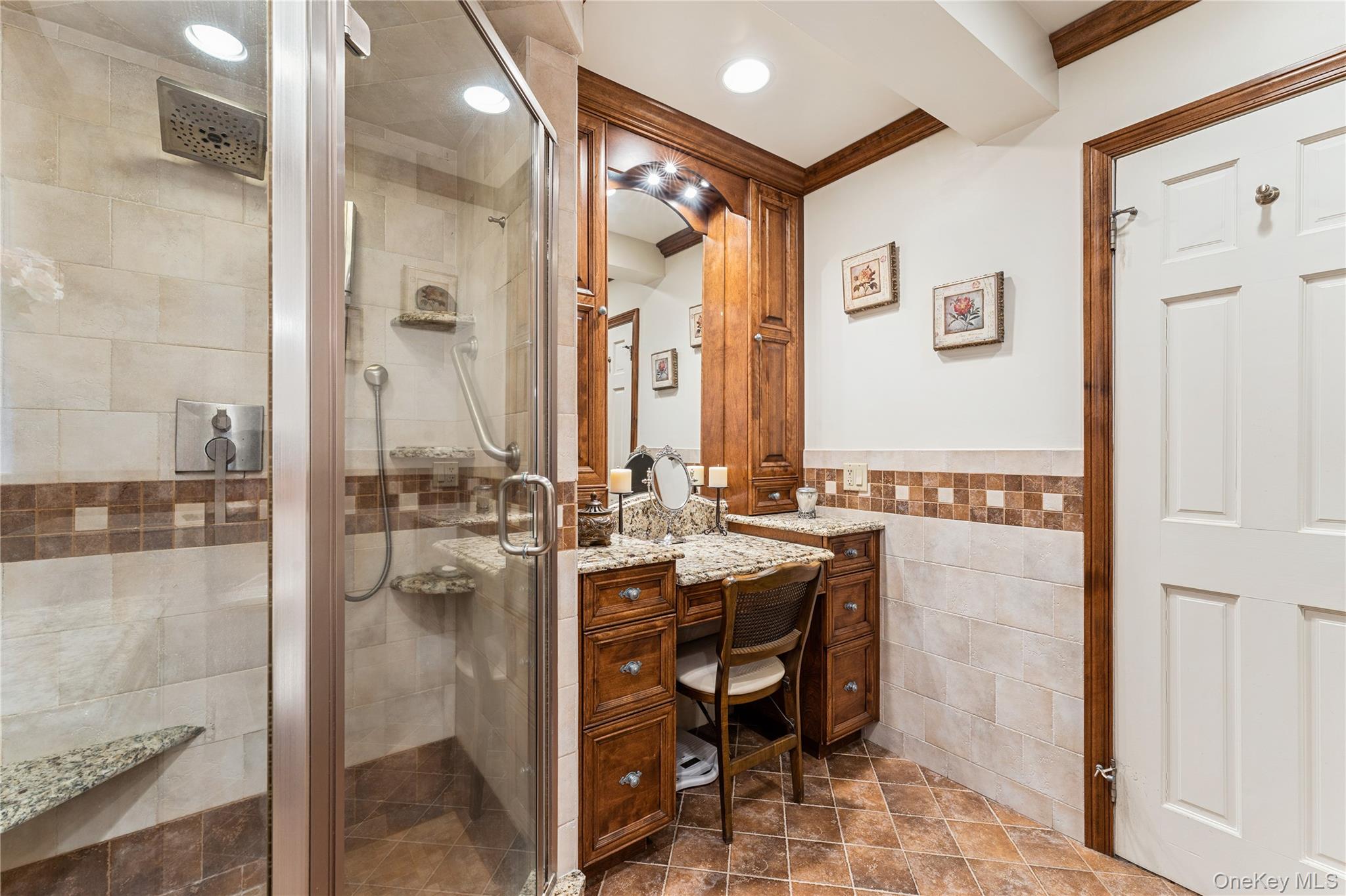 20 Canterbury Road # 2F, Great Neck, NY 11021