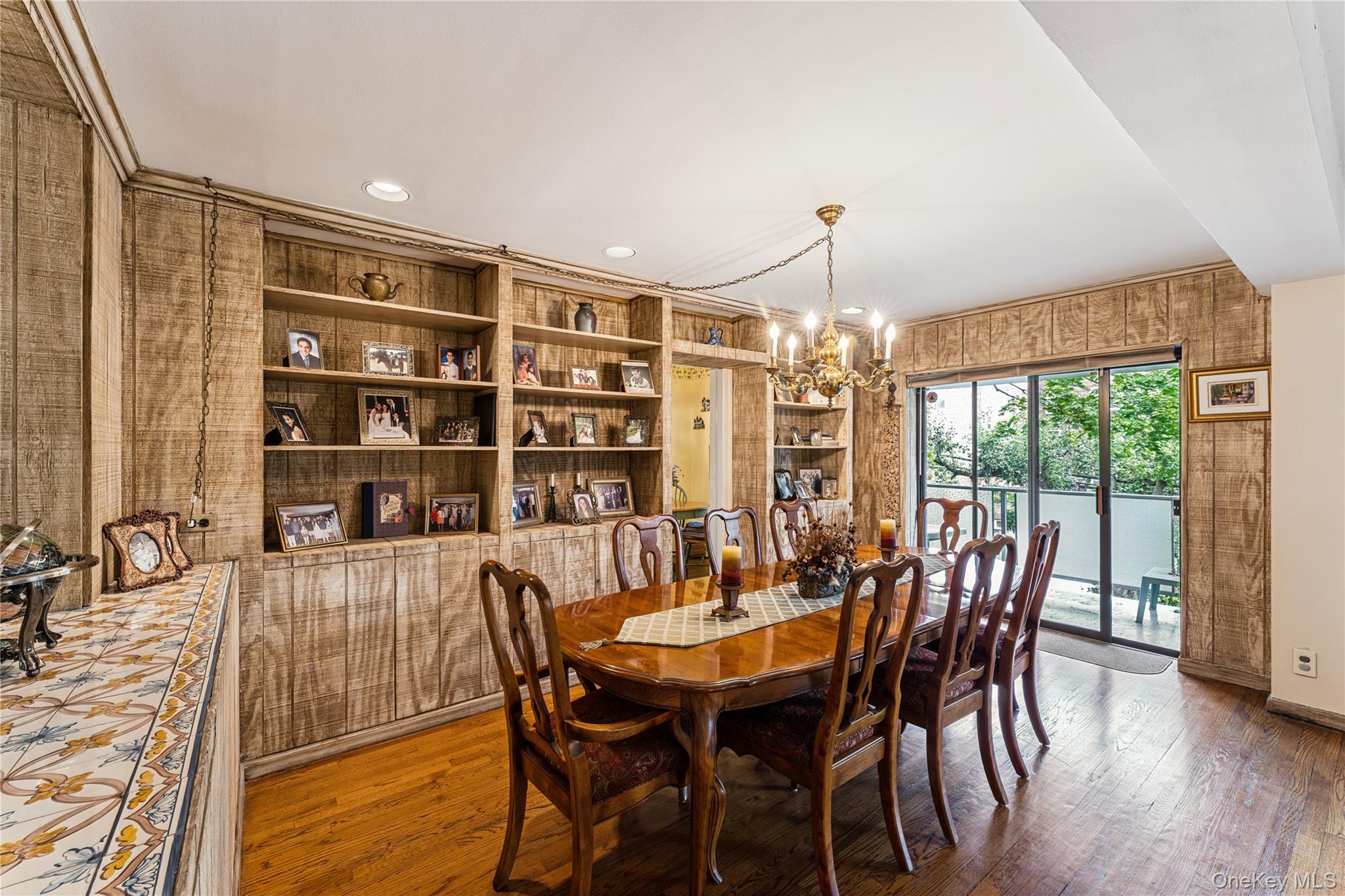 20 Canterbury Road # 2F, Great Neck, NY 11021