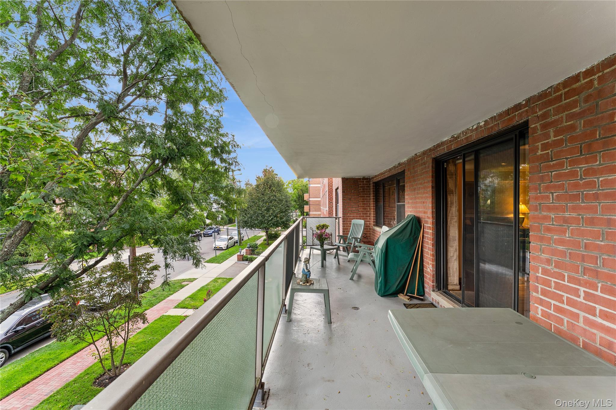 20 Canterbury Road # 2F, Great Neck, NY 11021