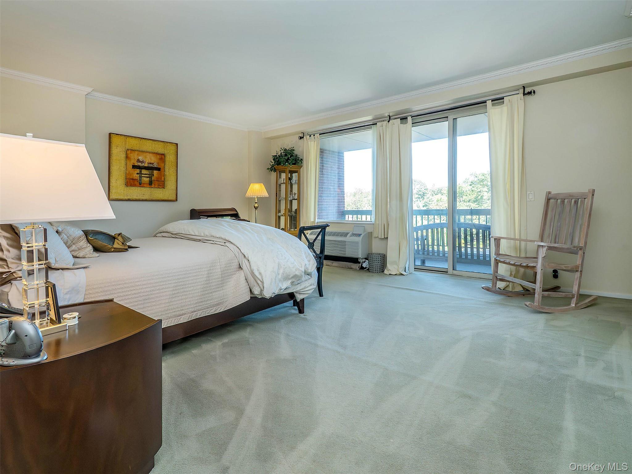 100 Hilton Avenue # 607E, Garden City, NY 11530