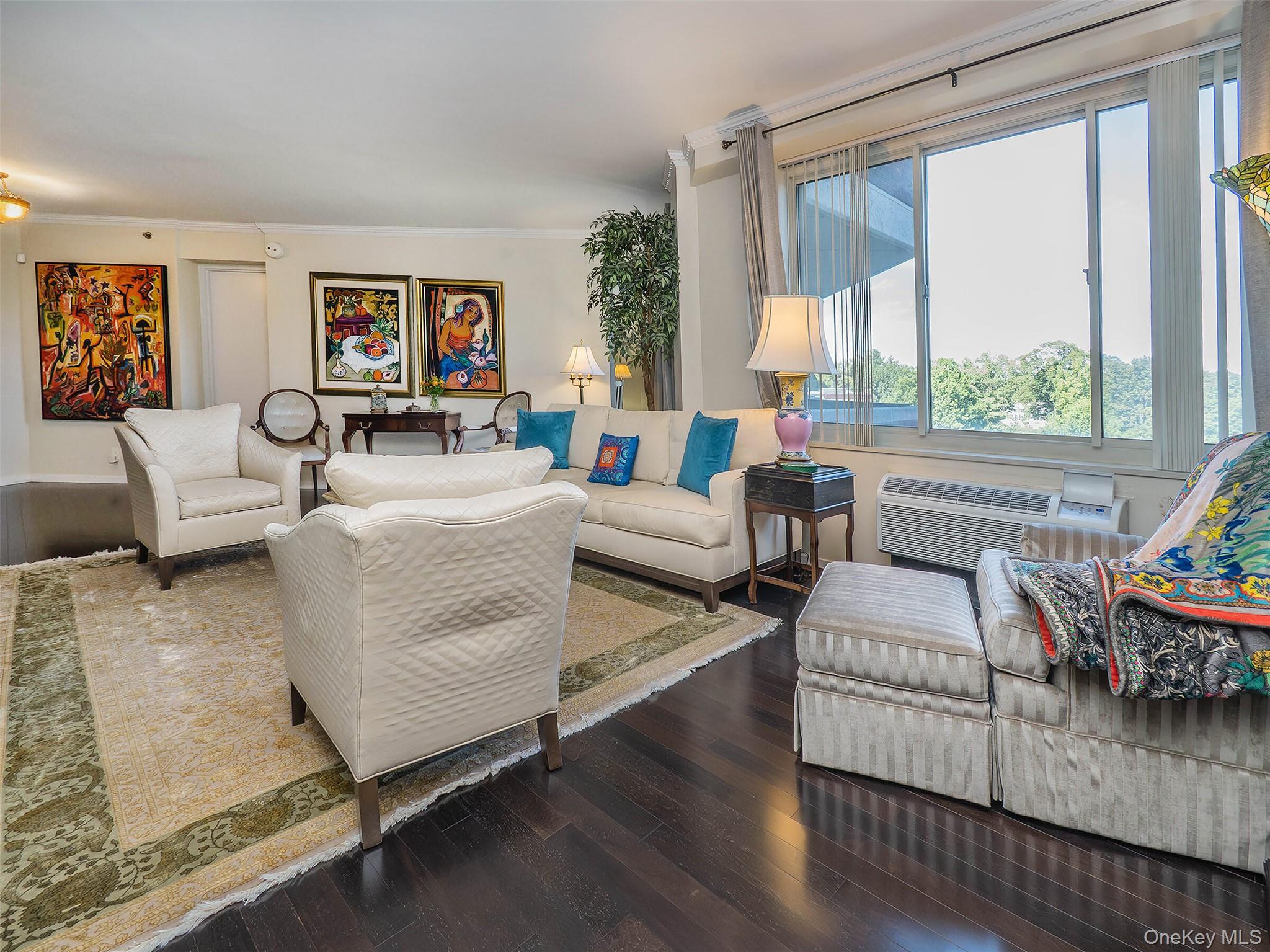 100 Hilton Avenue # 607E, Garden City, NY 11530