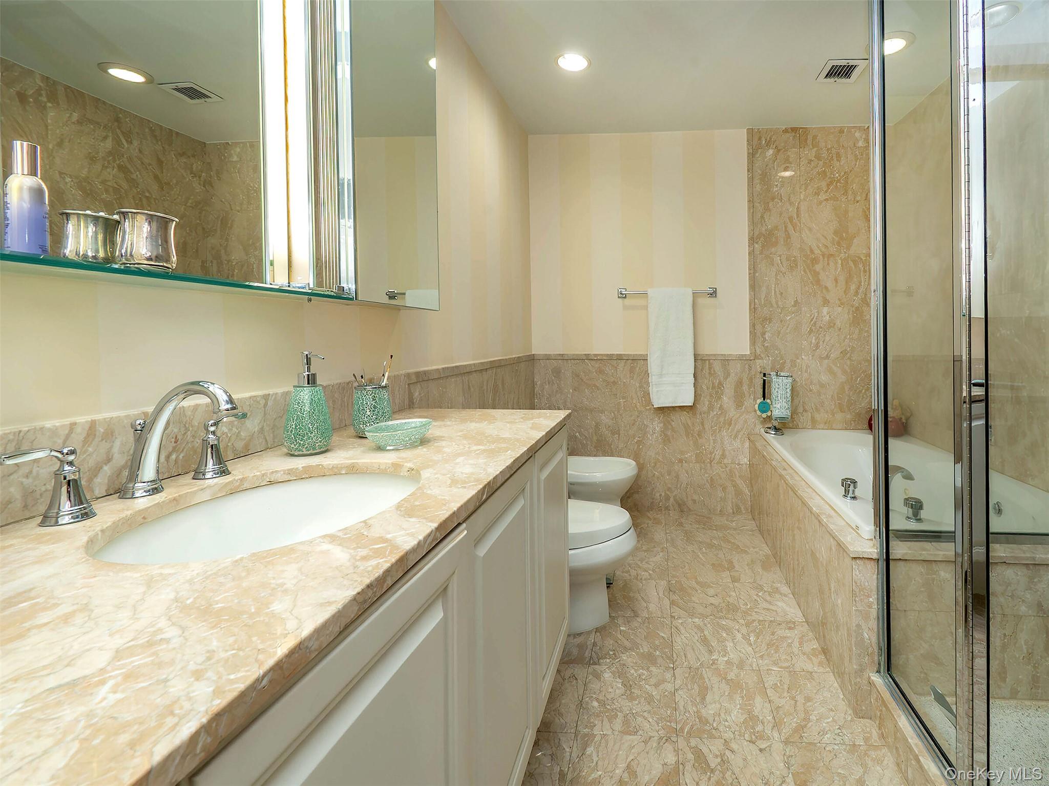 100 Hilton Avenue # 607E, Garden City, NY 11530