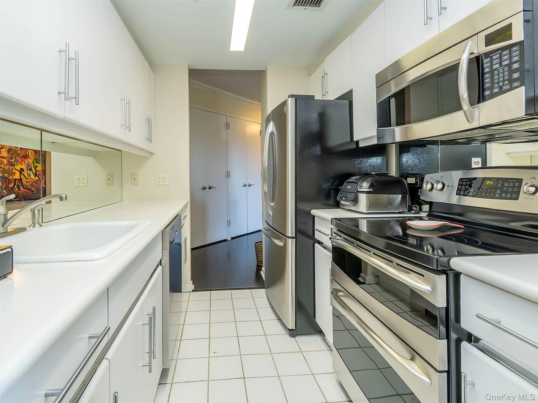 100 Hilton Avenue # 607E, Garden City, NY 11530