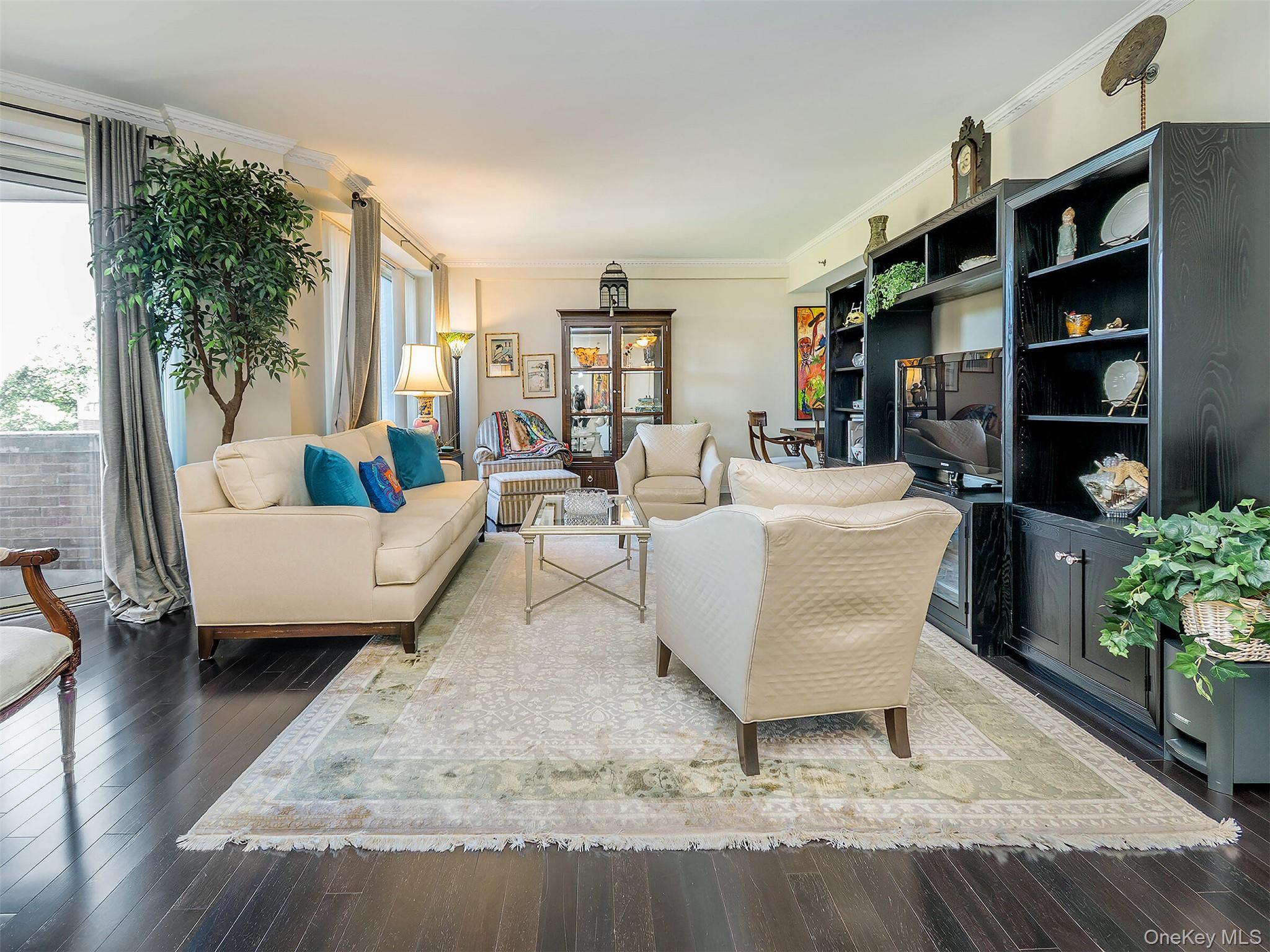 100 Hilton Avenue # 607E, Garden City, NY 11530