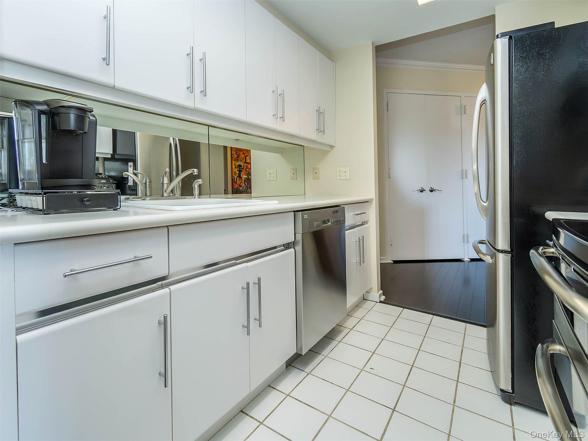 100 Hilton Avenue # 607E, Garden City, NY 11530