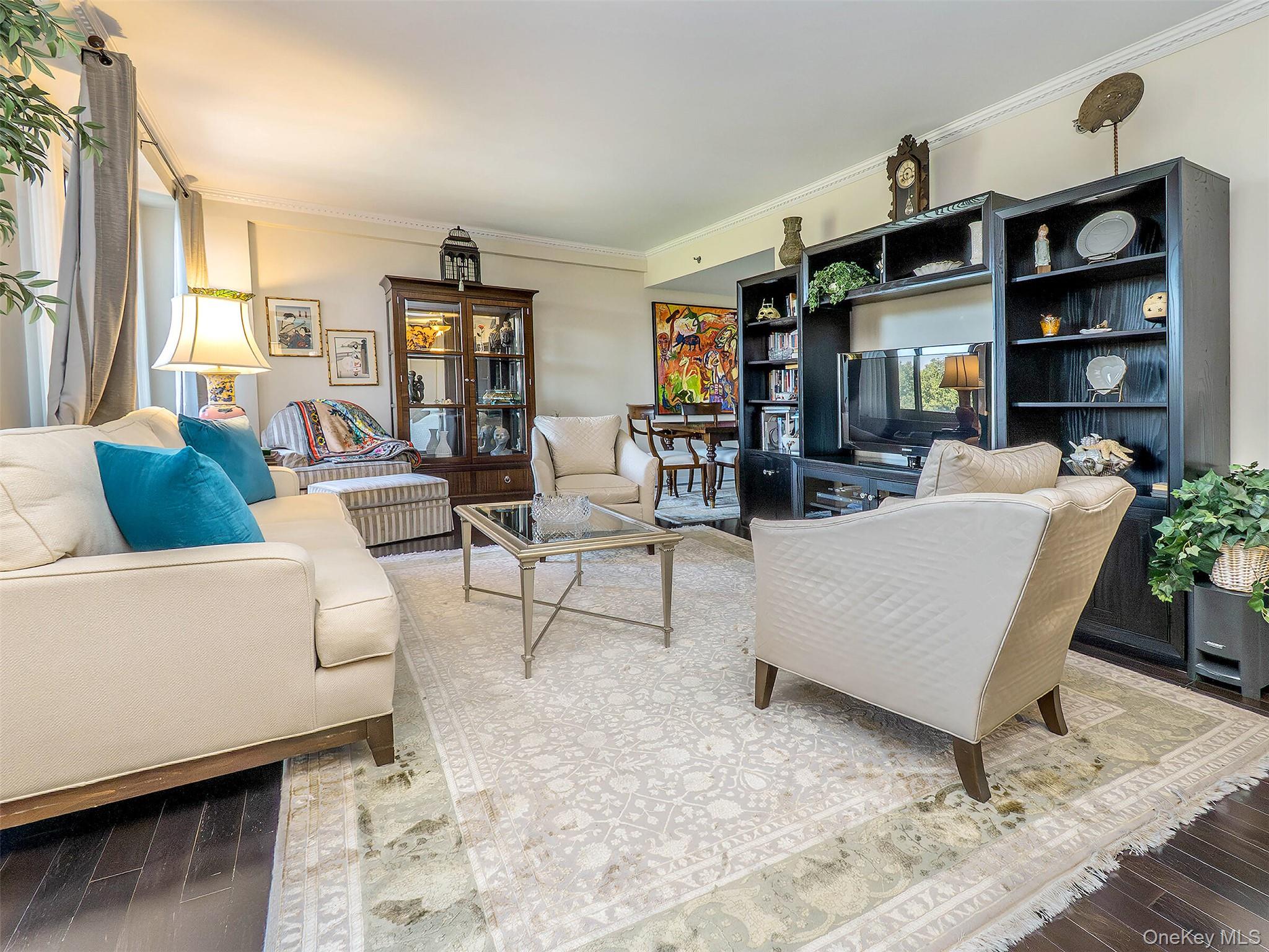 100 Hilton Avenue # 607E, Garden City, NY 11530