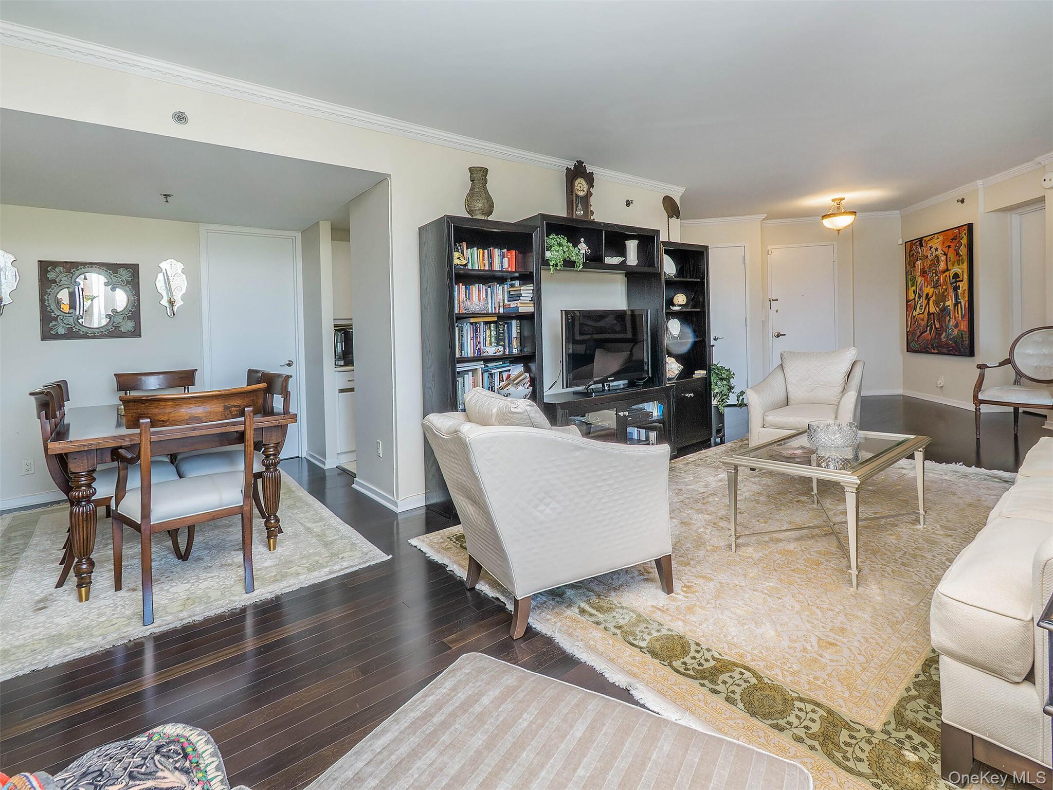 100 Hilton Avenue # 607E, Garden City, NY 11530