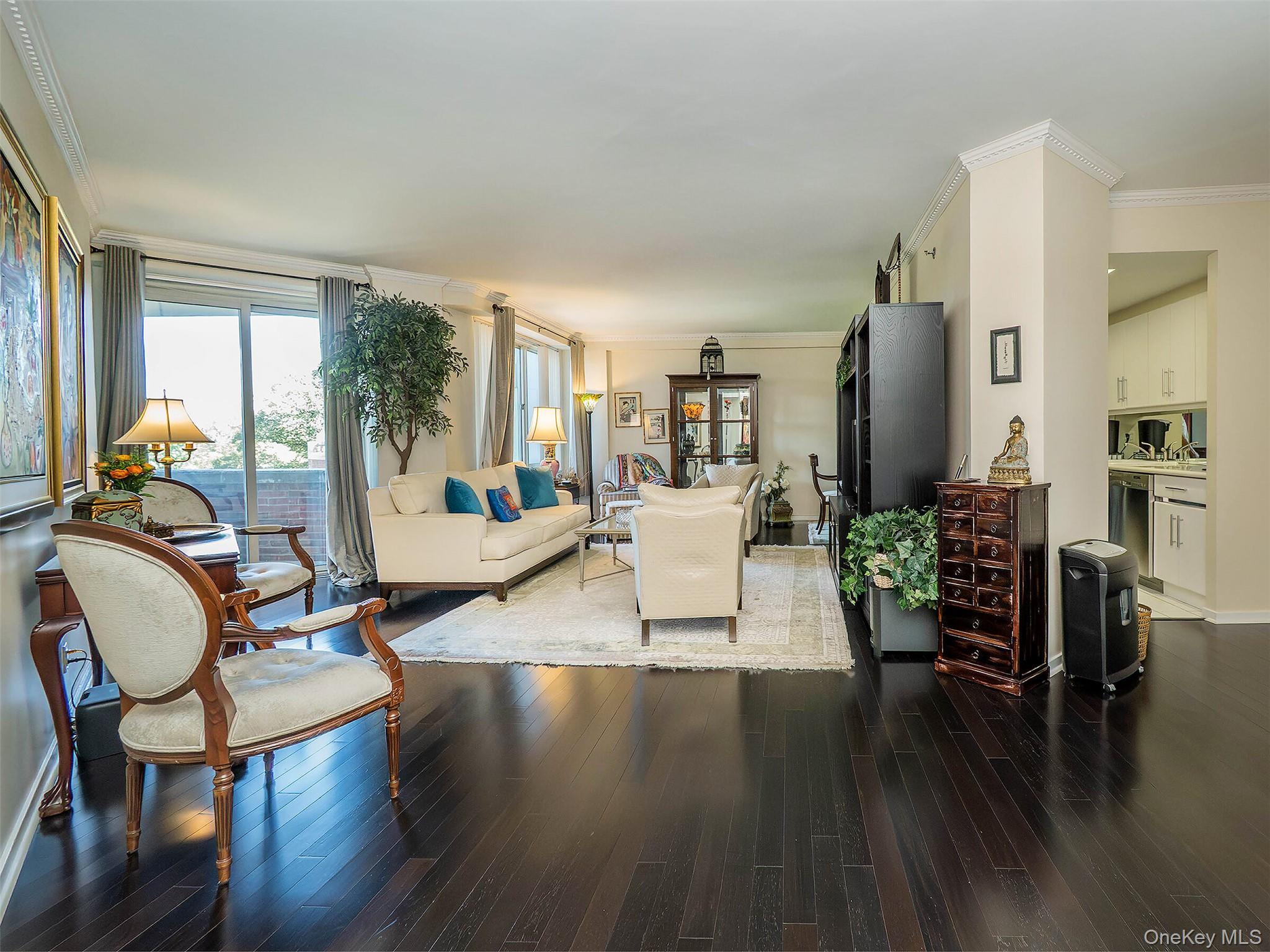 100 Hilton Avenue # 607E, Garden City, NY 11530