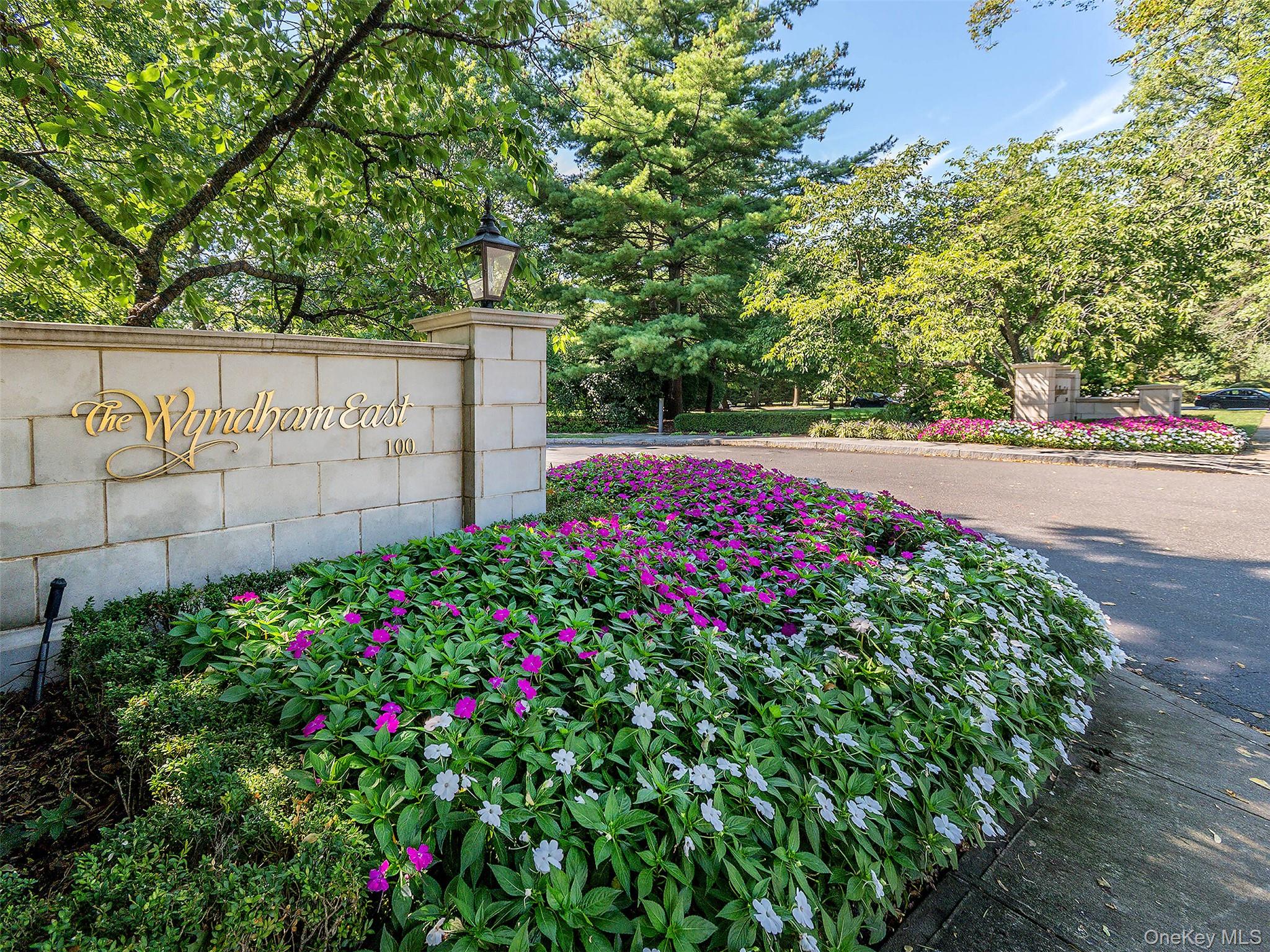 100 Hilton Avenue # 607E, Garden City, NY 11530